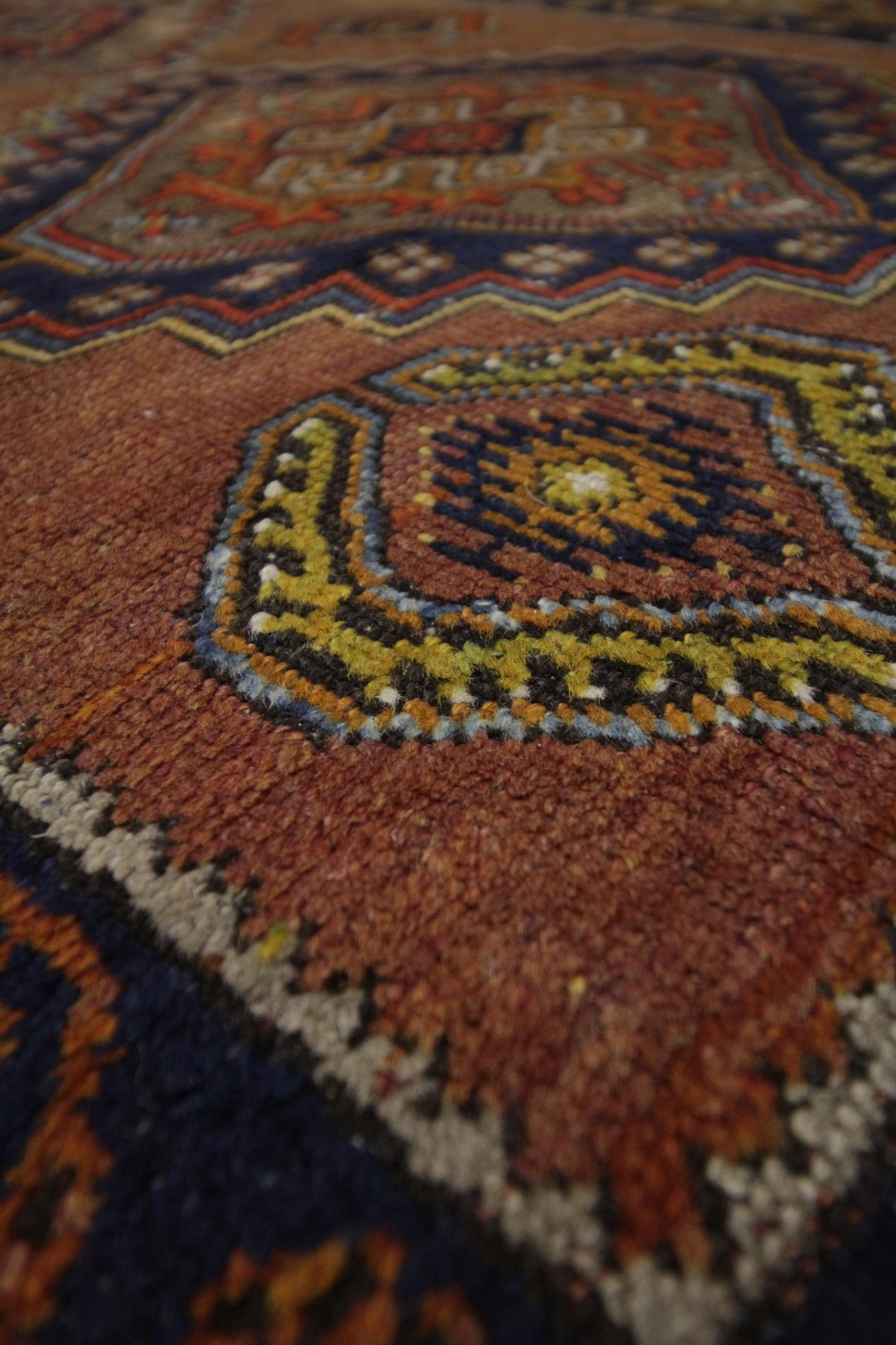 Mid-Century Modern Tapis caucasien ancien en laine, tapis oriental marron en vente