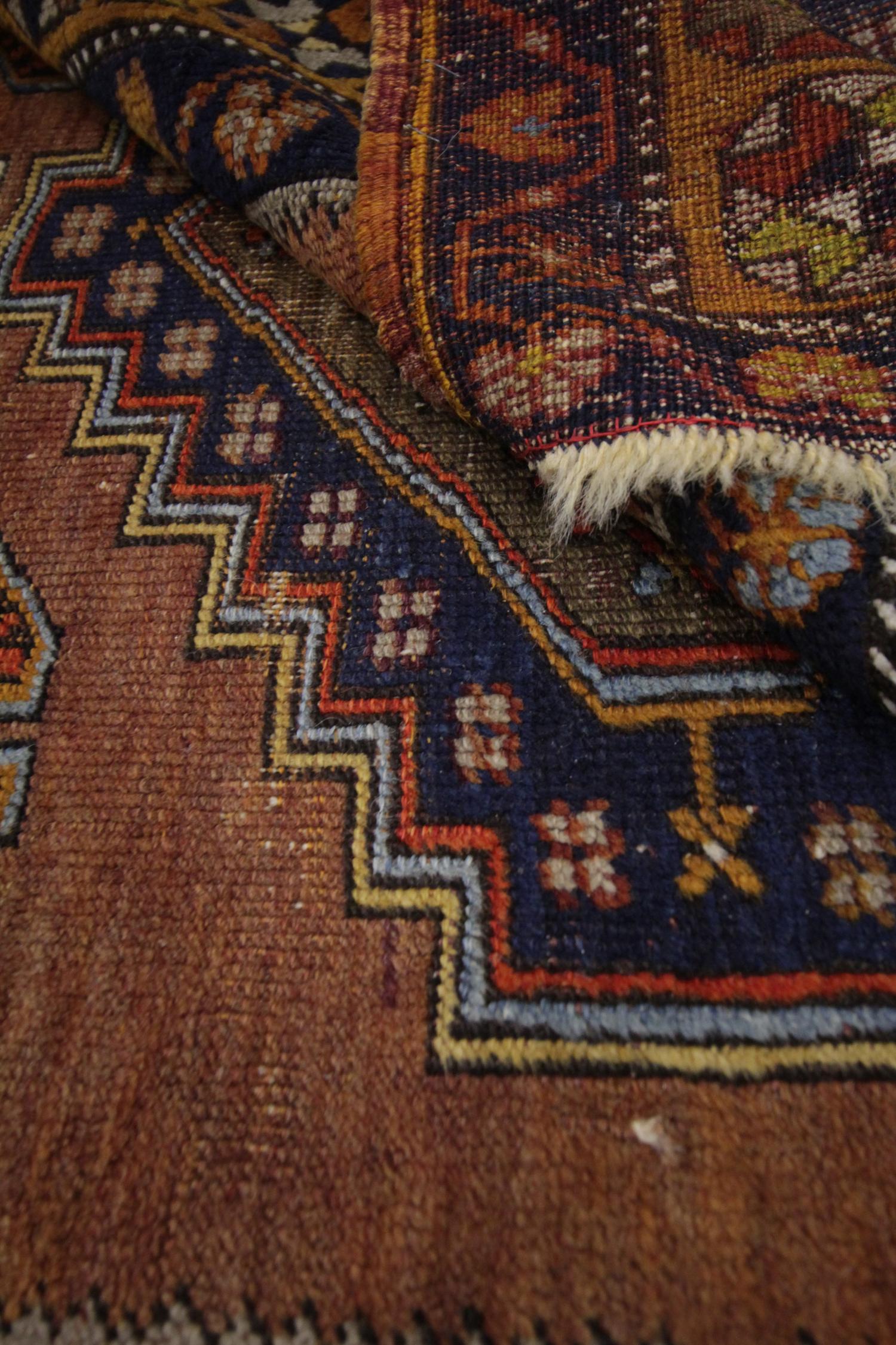 Azerbaïdjanais Tapis caucasien ancien en laine, tapis oriental marron en vente