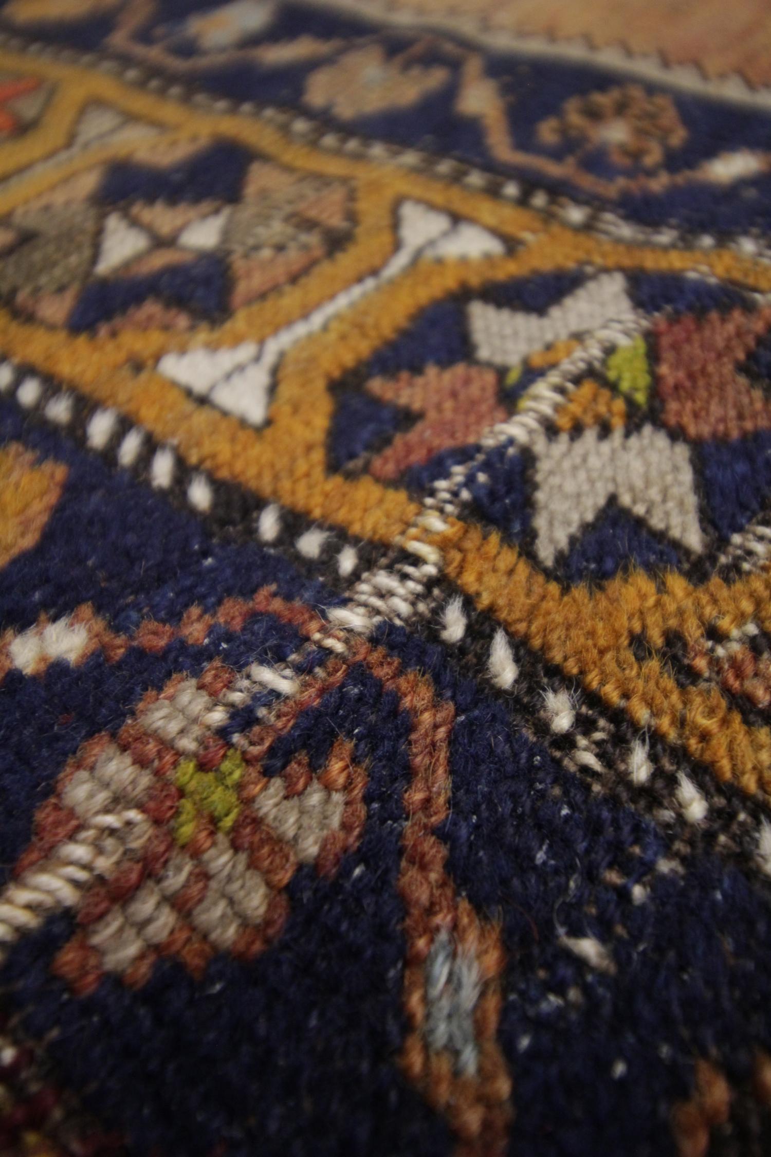 Antiker kaukasischer Teppich, Teppich aus Wolle, orientalischer brauner Teppich (Frühes 20. Jahrhundert) im Angebot