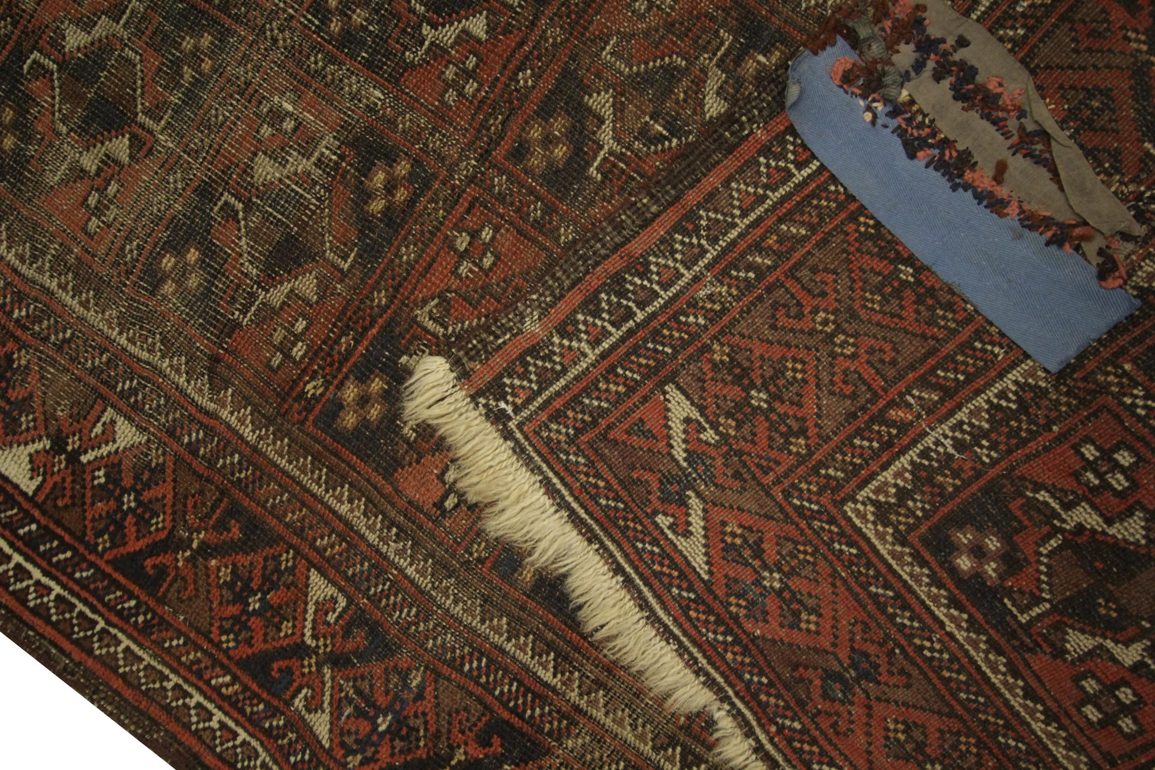 Antique Rugs Handwoven Red Area Wool Oriental Carpet In Good Condition For Sale In Hampshire, GB
