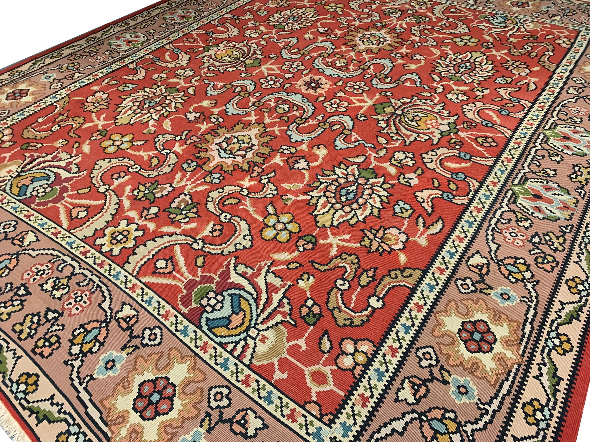 Antike Teppiche Kelim Handgefertigter Teppich Orientalischer Teppich aus rostfarbener Wolle (Moderne der Mitte des Jahrhunderts) im Angebot