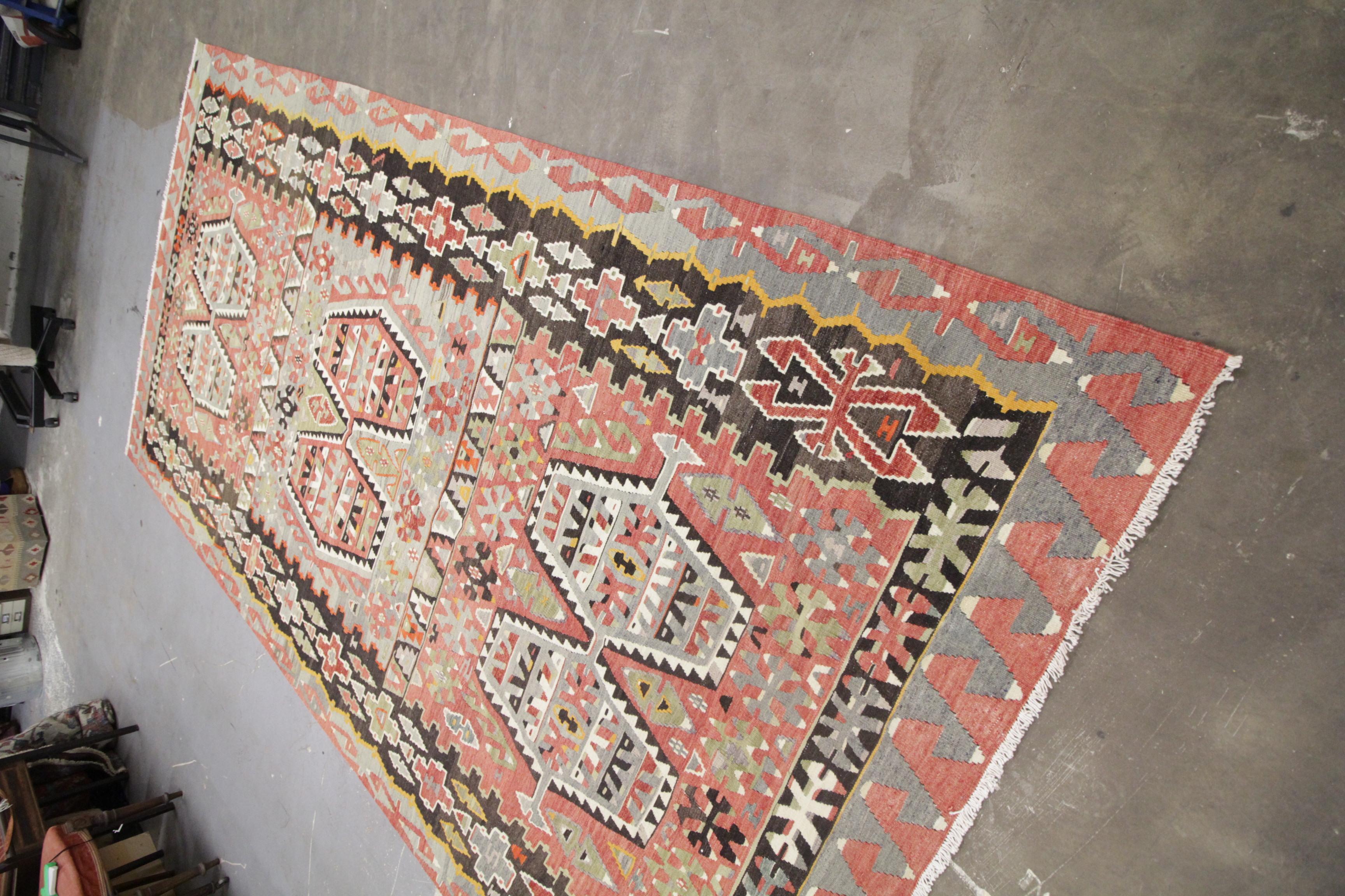 Antiker handgefertigter Kilims-Teppich, geometrischer türkischer Kelim-Teppich im Angebot 2