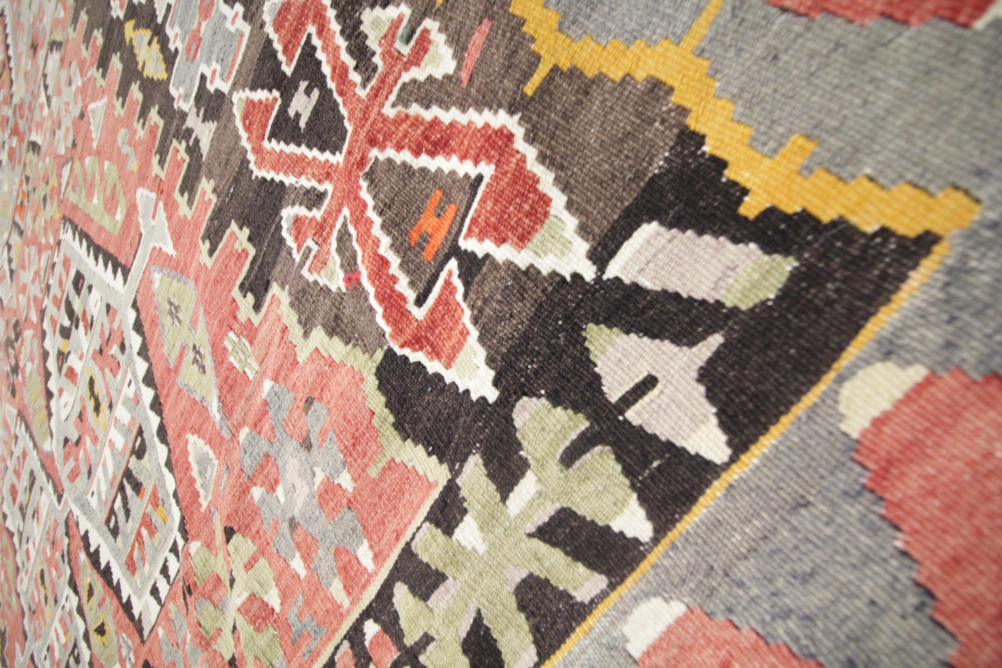 Antiker handgefertigter Kilims-Teppich, geometrischer türkischer Kelim-Teppich (20. Jahrhundert) im Angebot