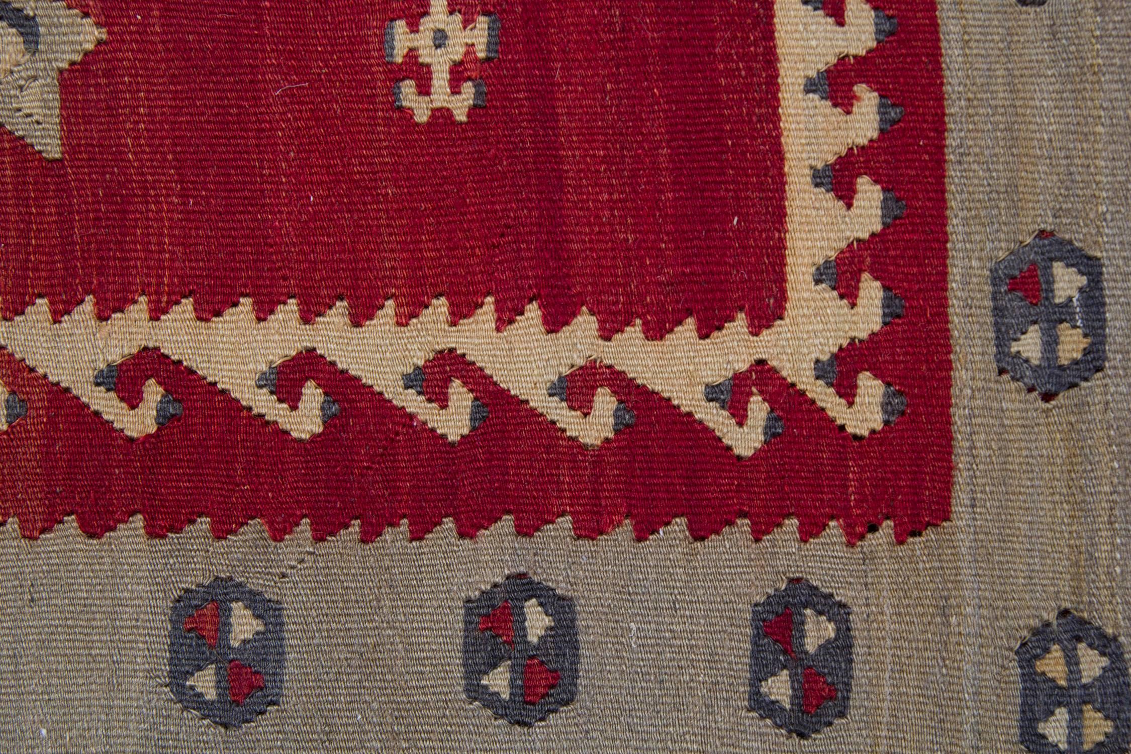 Antique Rugs Oriental Turkish Kilim Rug Red Sarkisla Handmade Carpet Rugs In Excellent Condition In Hampshire, GB