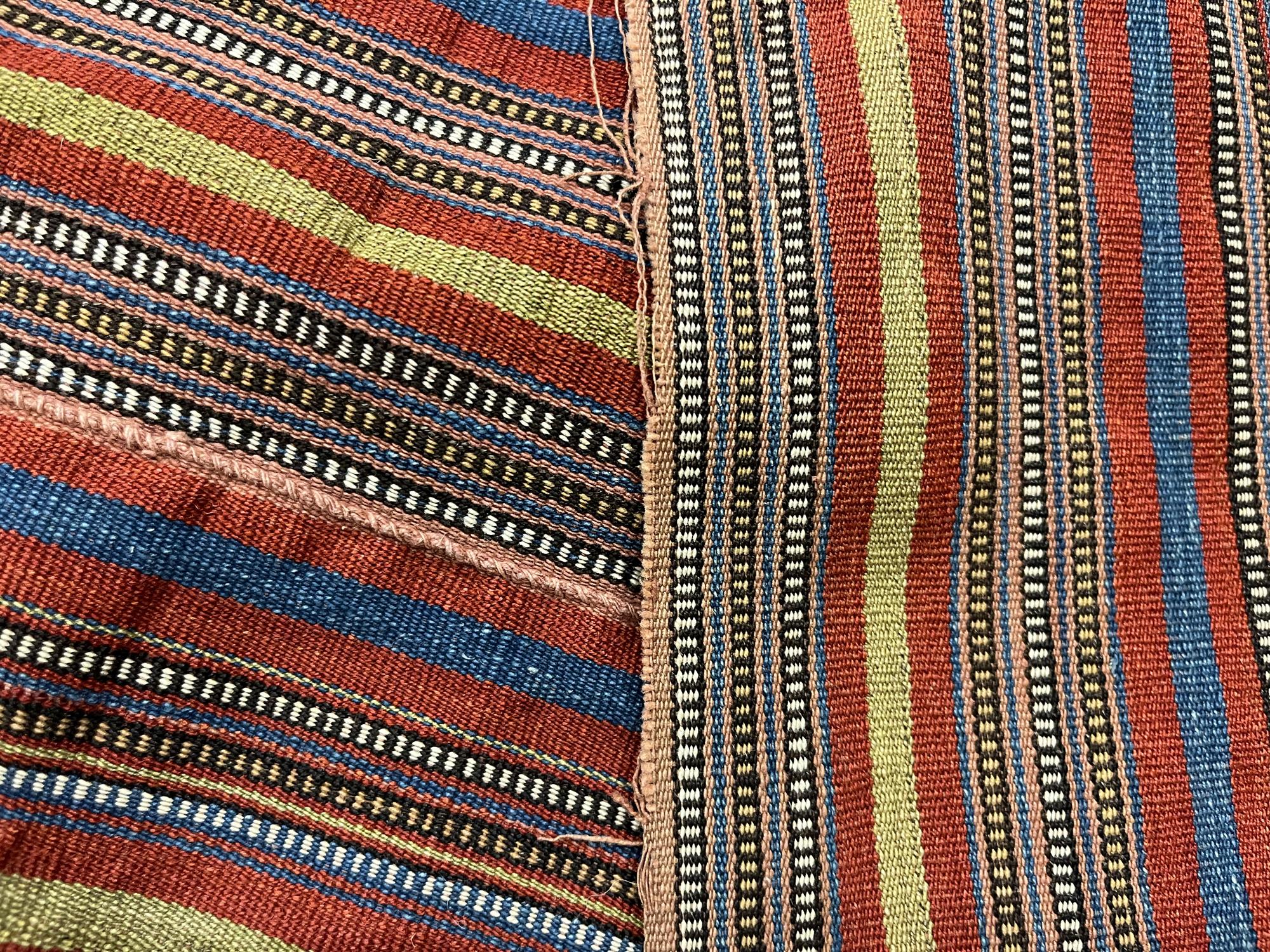 Antique Rugs Textile, Traditional Striped Jajim Kilim Handwoven Kilim In Excellent Condition For Sale In Hampshire, GB