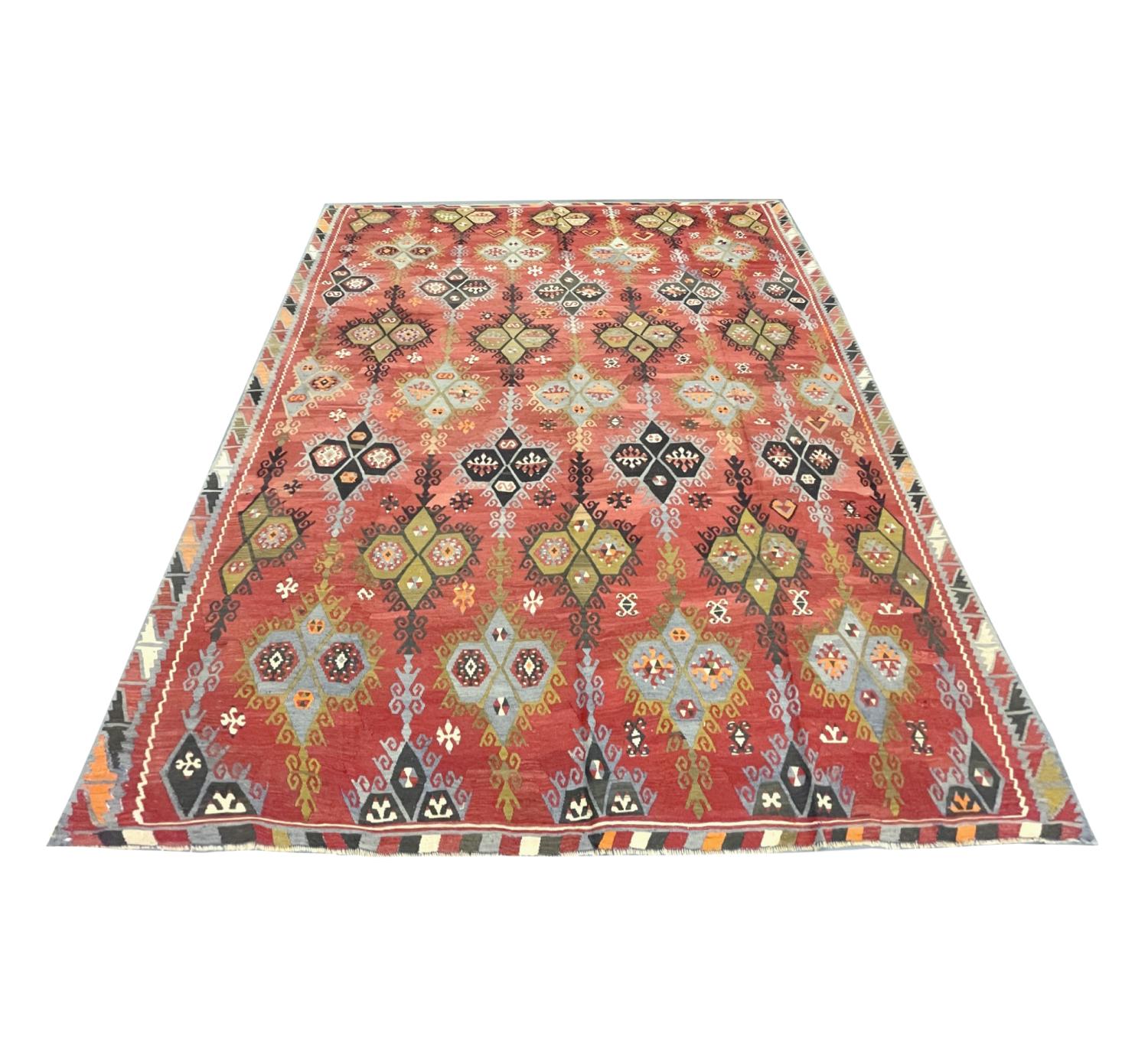 The handmade carpet Sarkilsa Kilim rugs are one of the most decorative oriental rugs, Turkish Kilim can be an additional element of design to one's home decor.
Most Kilims can always be in harmony with the interior and will be complementary with art