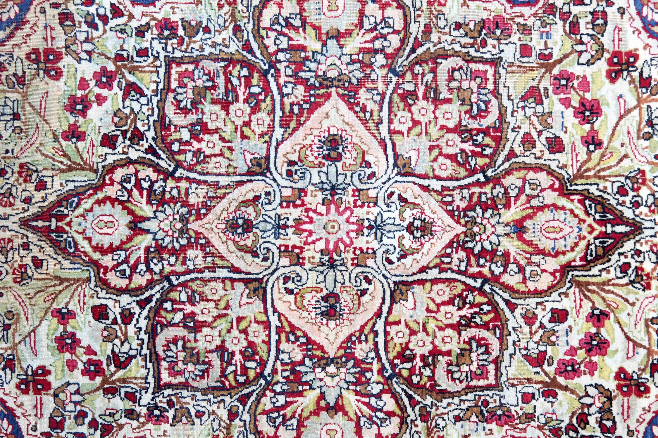 Early 20th Century Antique Rugs Wool Oriental Rug Handmade Traditional Floral Carpet For Sale