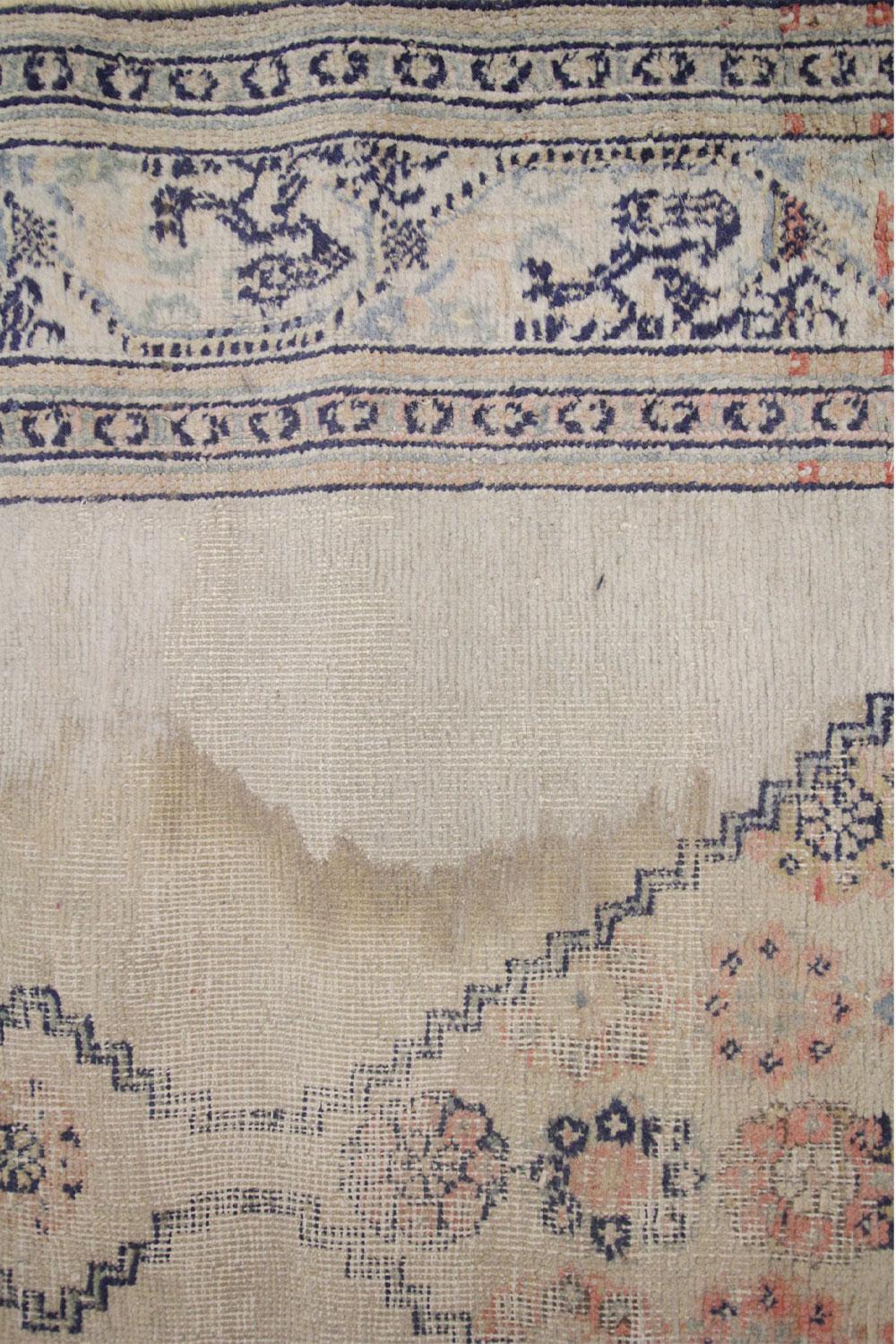 Antiker antiker Läufer 1900, kaukasischer handgefertigter Teppich aus cremefarbener Wolle (Frühes 20. Jahrhundert) im Angebot