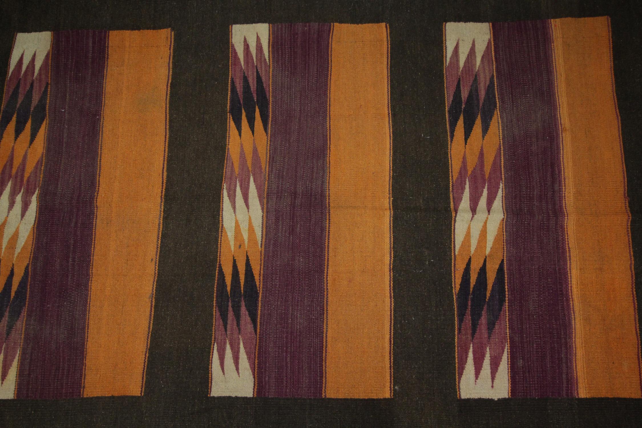 Antique Rugs Modern Striped Kilim Rug, Geometric Carpet Wool Area Rug 140 x 410c In Excellent Condition For Sale In Hampshire, GB
