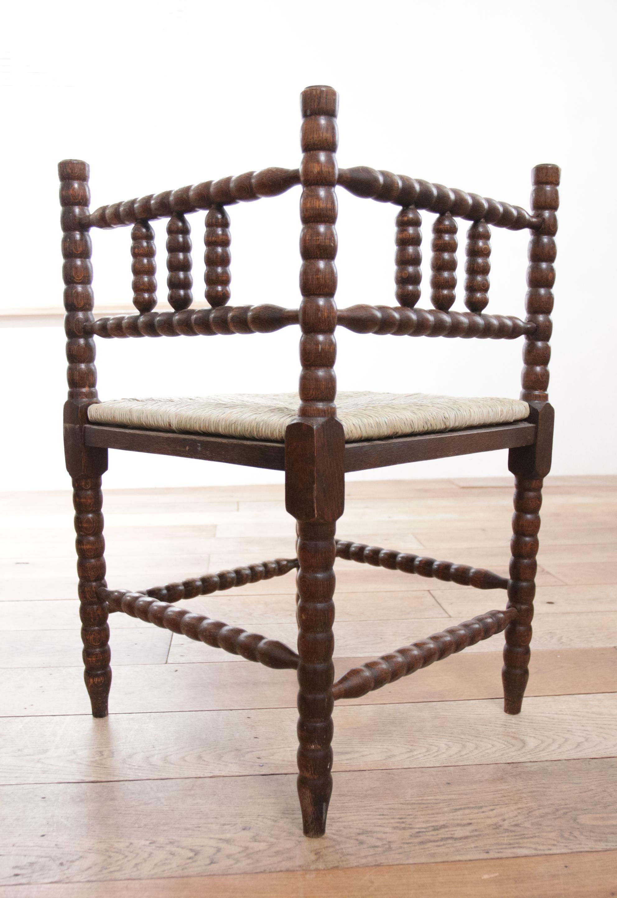 Antique Rural Dutch Carved Corner Bobbin Chair with New Rush In Good Condition For Sale In Boven Leeuwen, NL