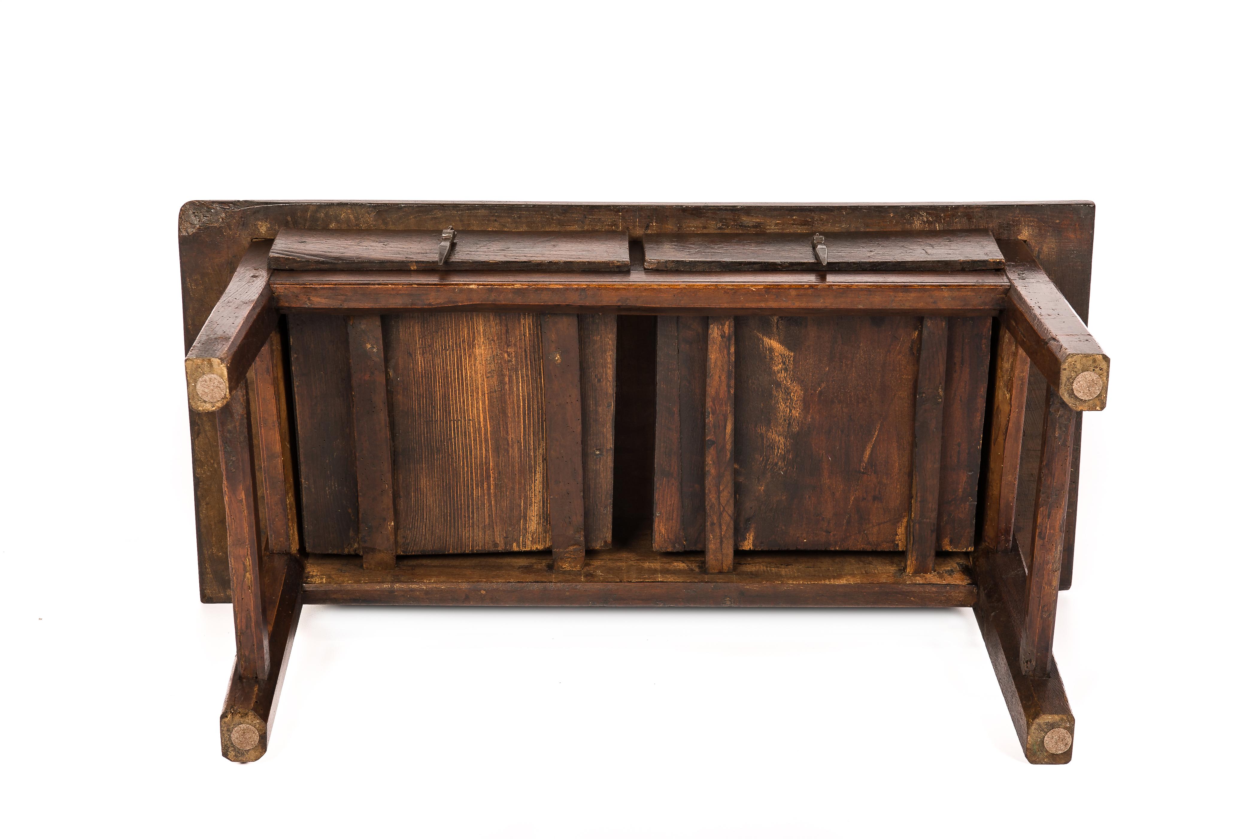 Antique Rural Early 19th Century Warm Brown Spanish Chestnut Coffee Table For Sale 7