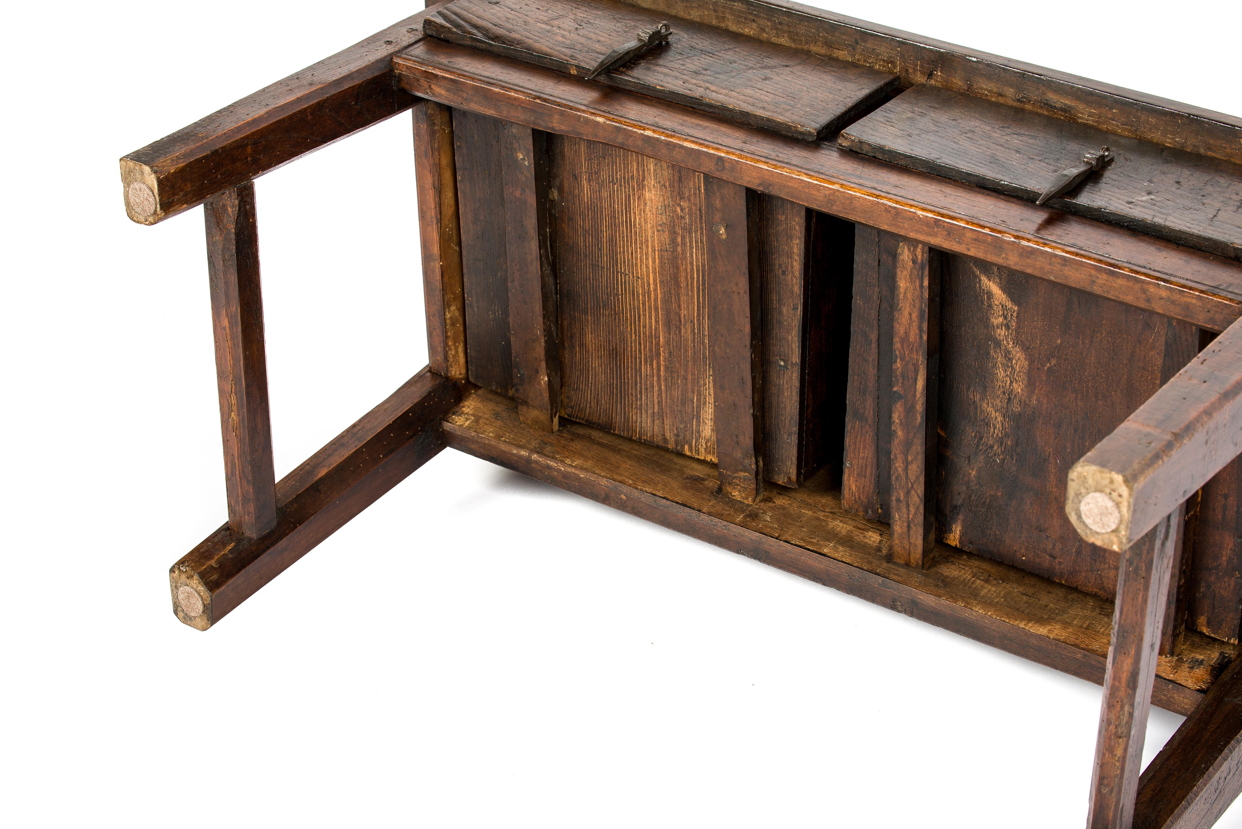 Antique Rural Early 19th Century Warm Brown Spanish Chestnut Coffee Table For Sale 8