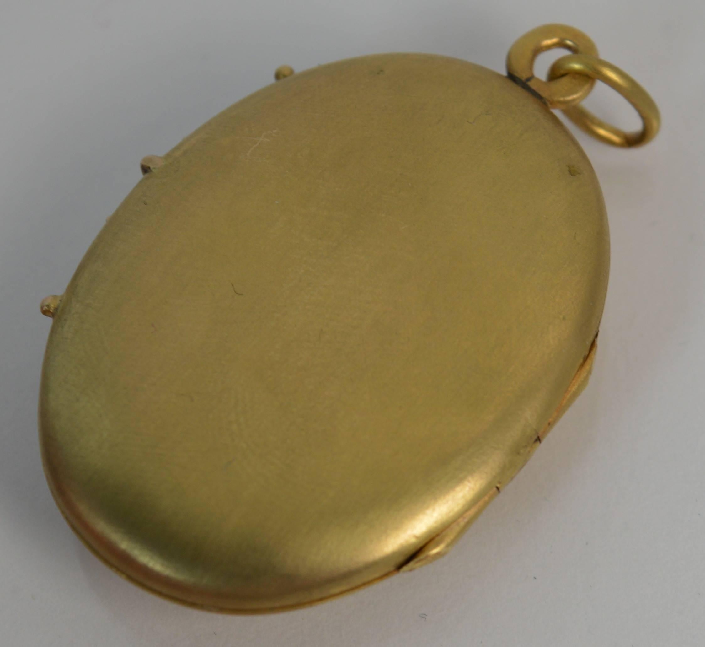 Antique Russian 14 Carat Gold Locket with Floral Pattern 5