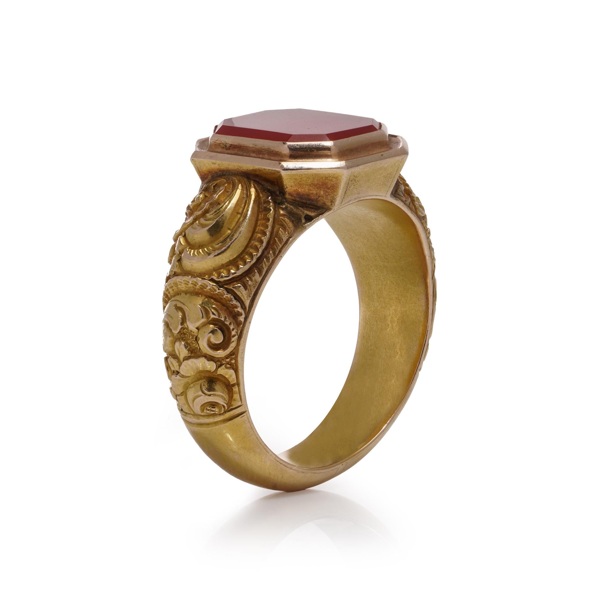 Antique Russian 14kt. yellow gold Carnelian signet large size men's ring In Good Condition For Sale In Braintree, GB