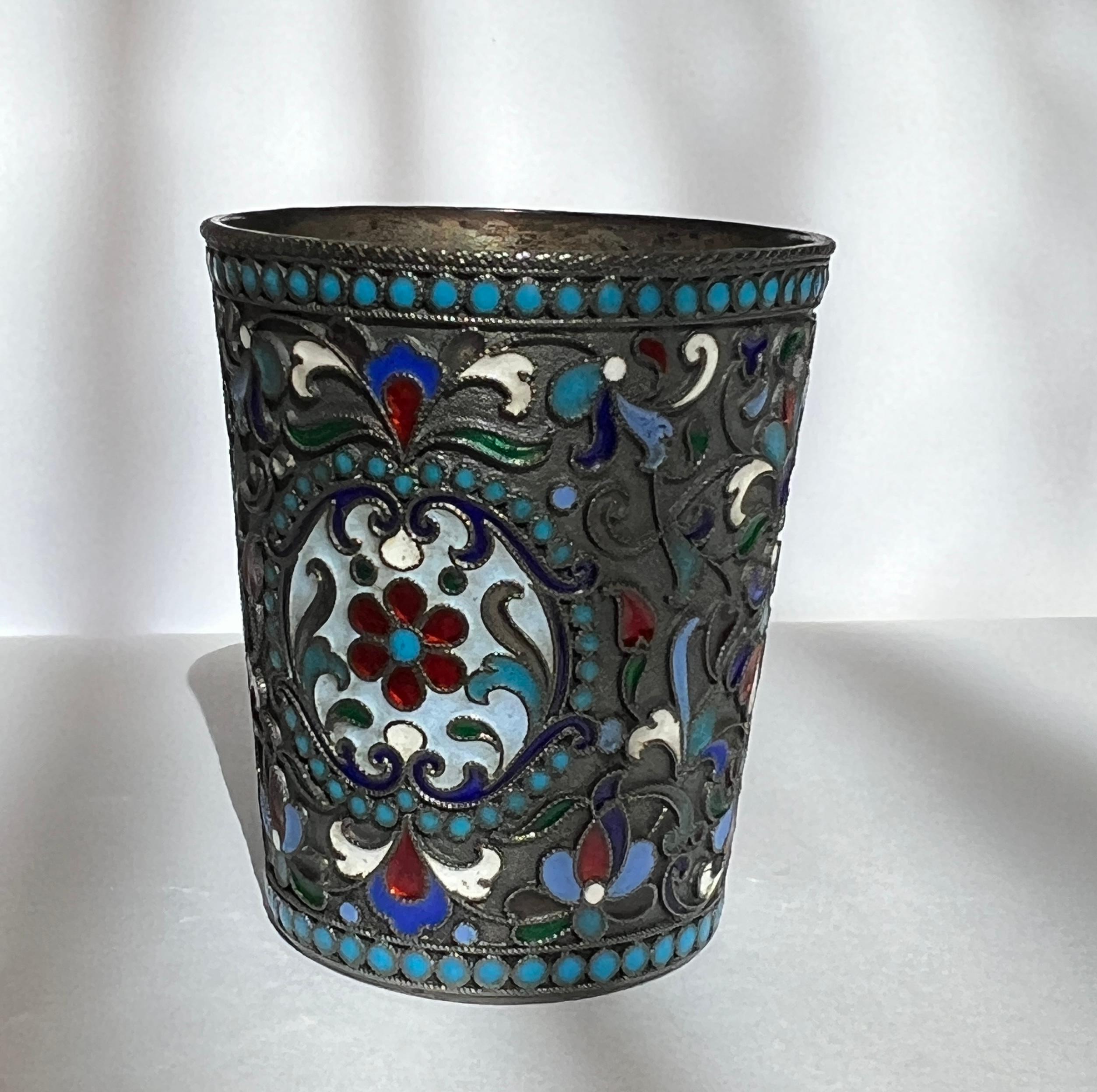 Antica coppa russa in argento dorato e smalto cloisonné 84. In condizioni buone in vendita a AMSTERDAM, NL