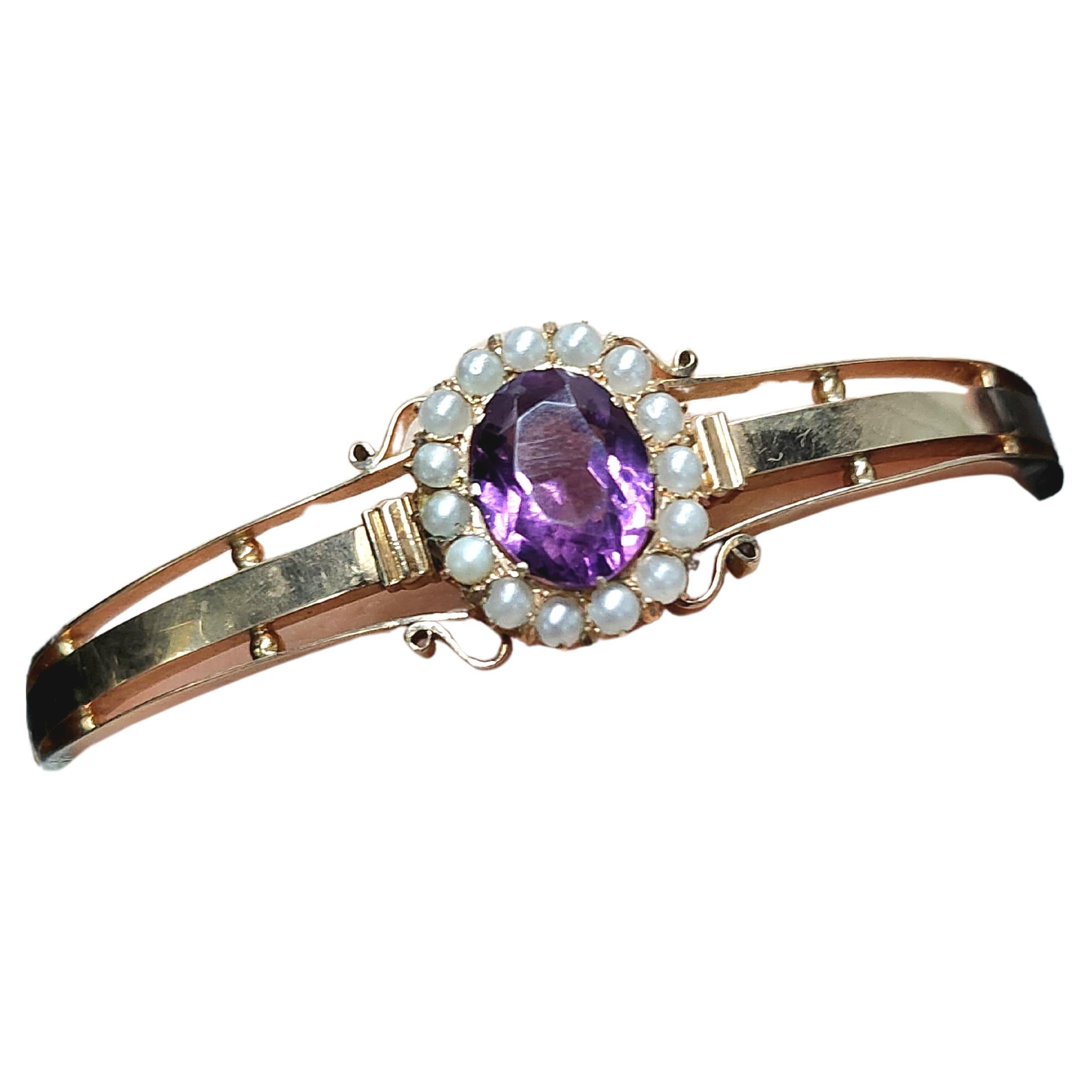 Antike kaiserlich-russischen Ära Armreif mit natürlichen Amethyst Stein in ovalen Schnitt flankiert mit natürlichen weißen Perlen in 14k Gold Halle markiert 56 kaiserlich-russischen Gold-Standard und Assay-Marke und ersten Hersteller Marke in
