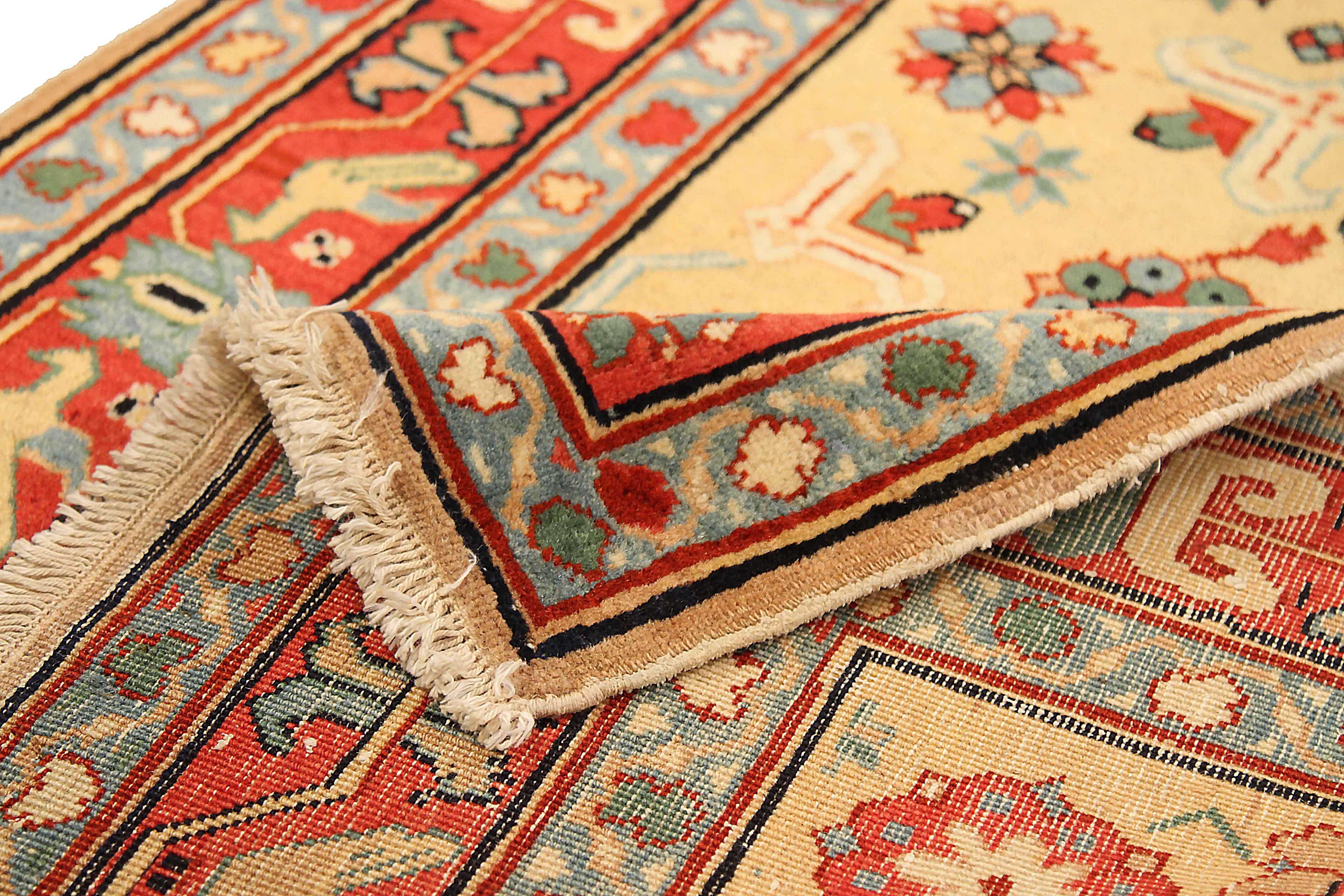 Russe Tapis russe ancien à motif Karebagh en vente