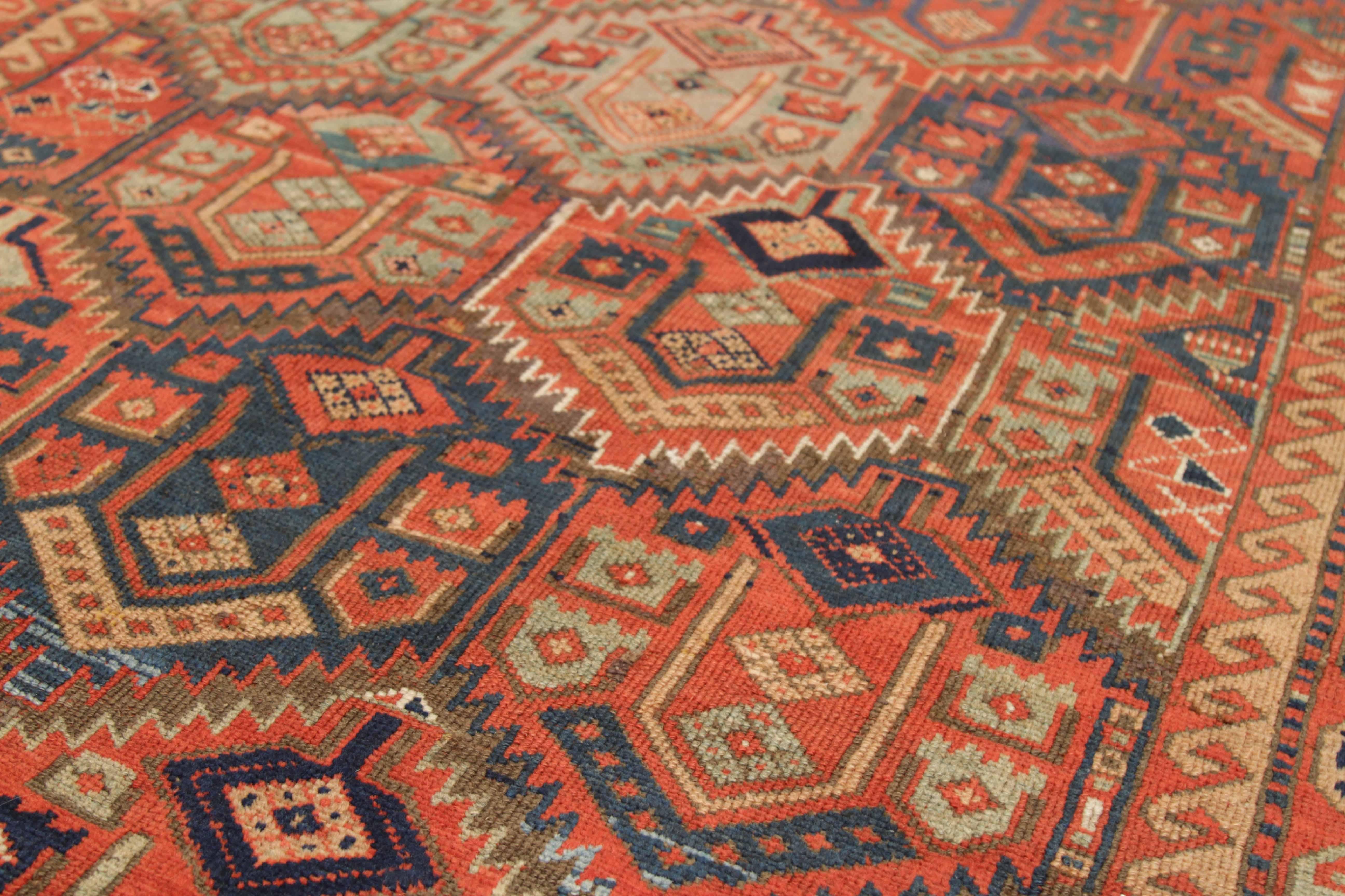 Antiker russischer Teppich im Kazak-Design, antik (Russisch) im Angebot