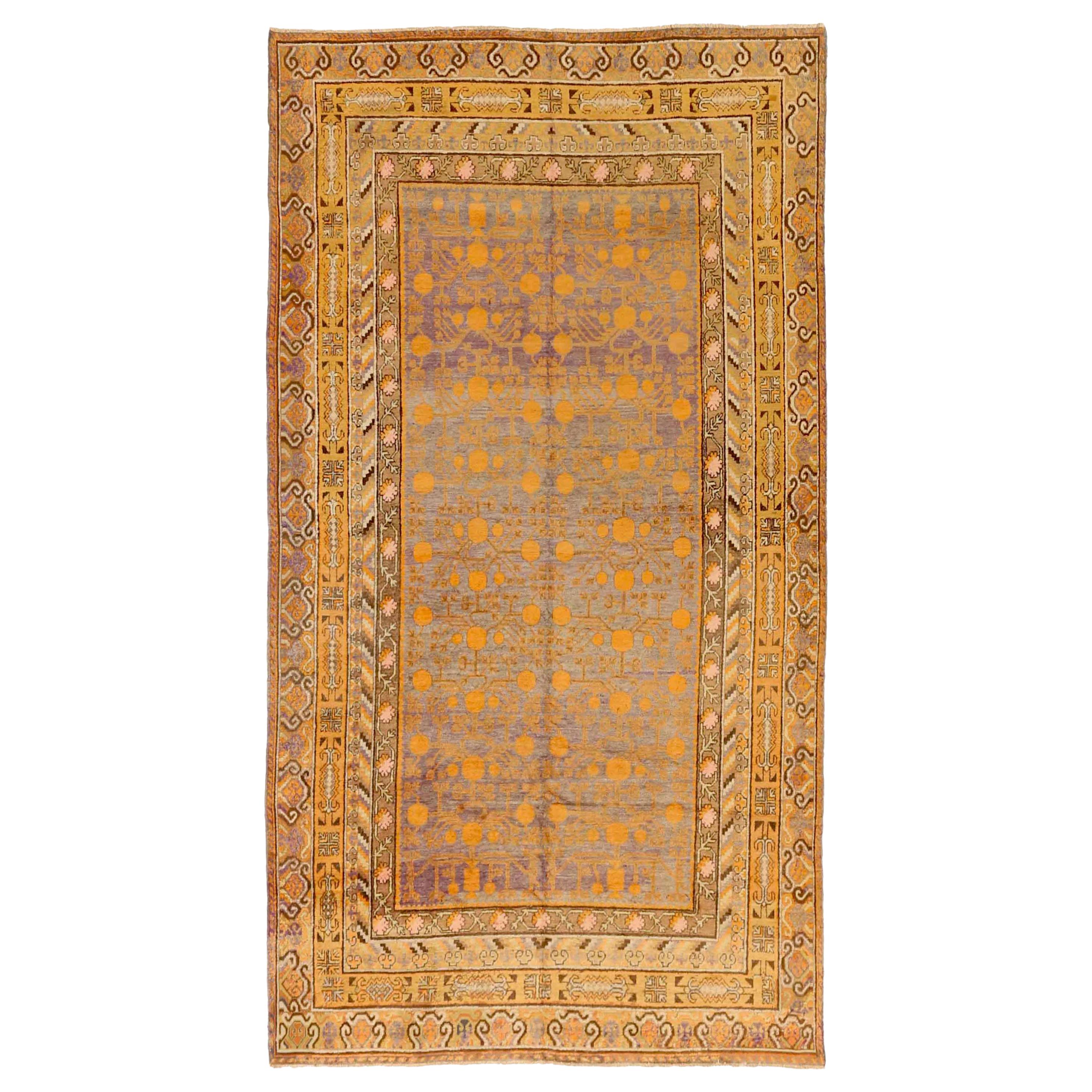 Antiker russischer Teppich im Khotan-Design