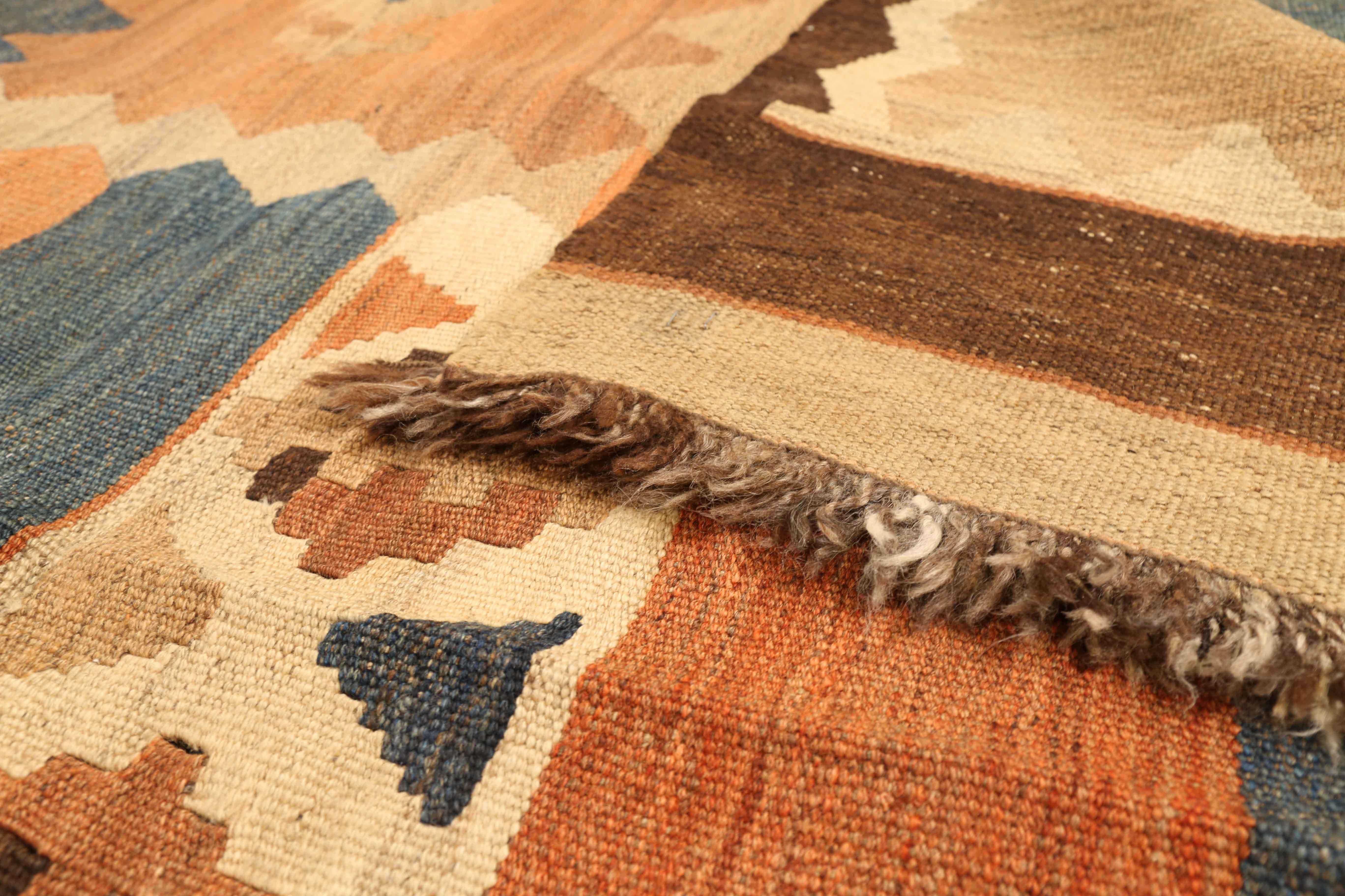 Antiker russischer Teppich im Kelim-Design (Handgewebt) im Angebot