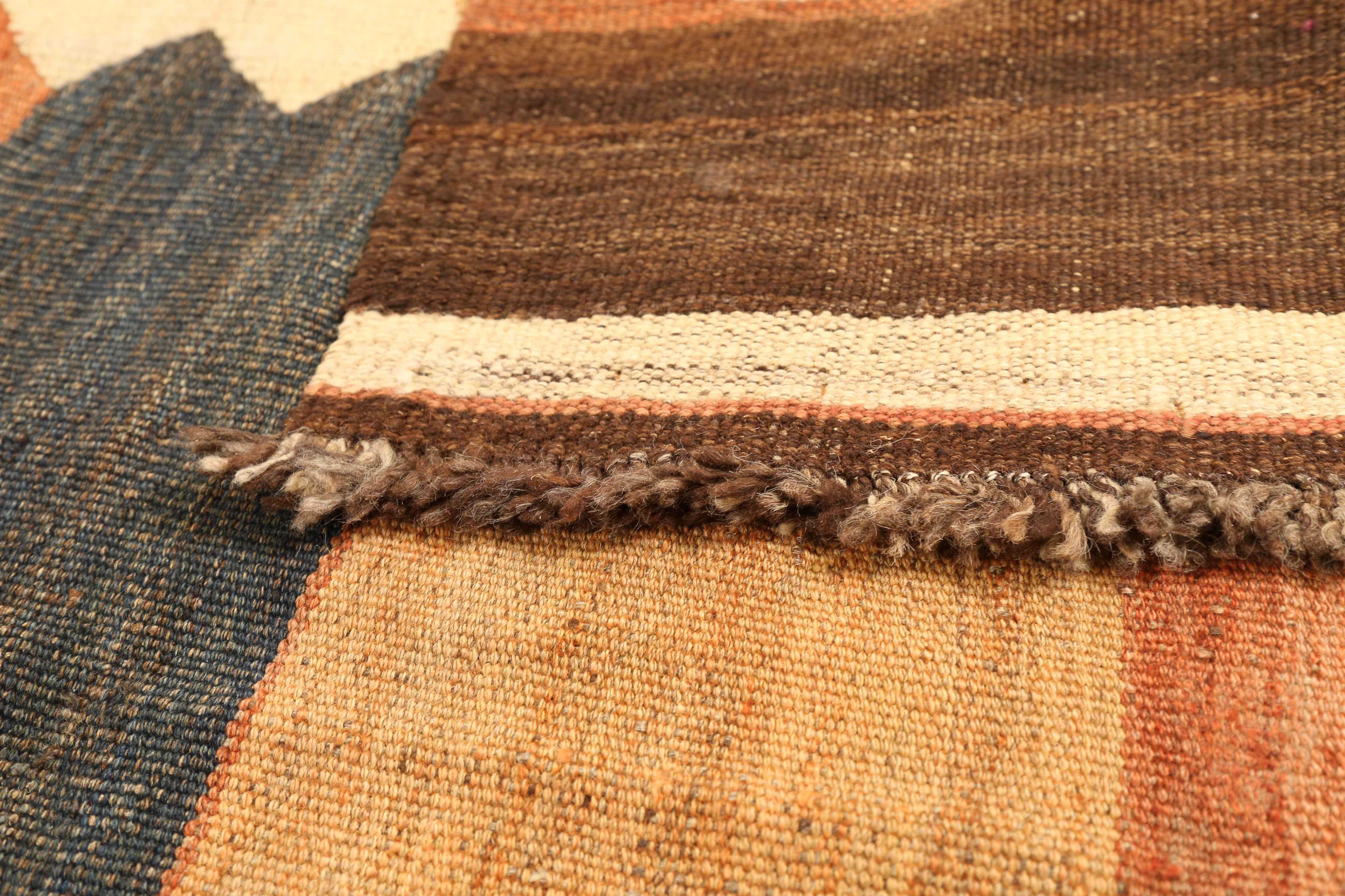 Antique Russian Area Rug Kilim Design In Excellent Condition In Dallas, TX
