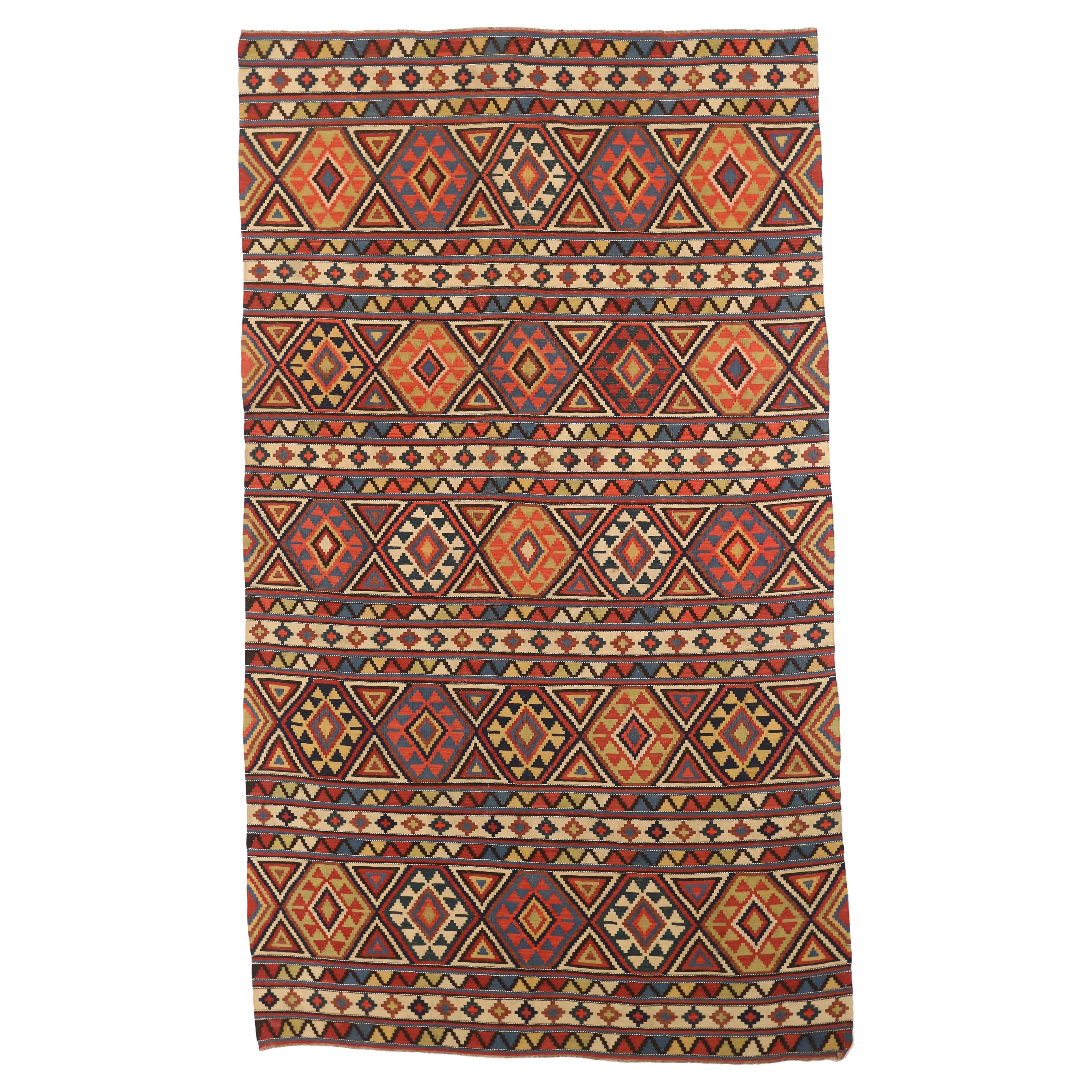 Antiker russischer Teppich im Kelim-Design