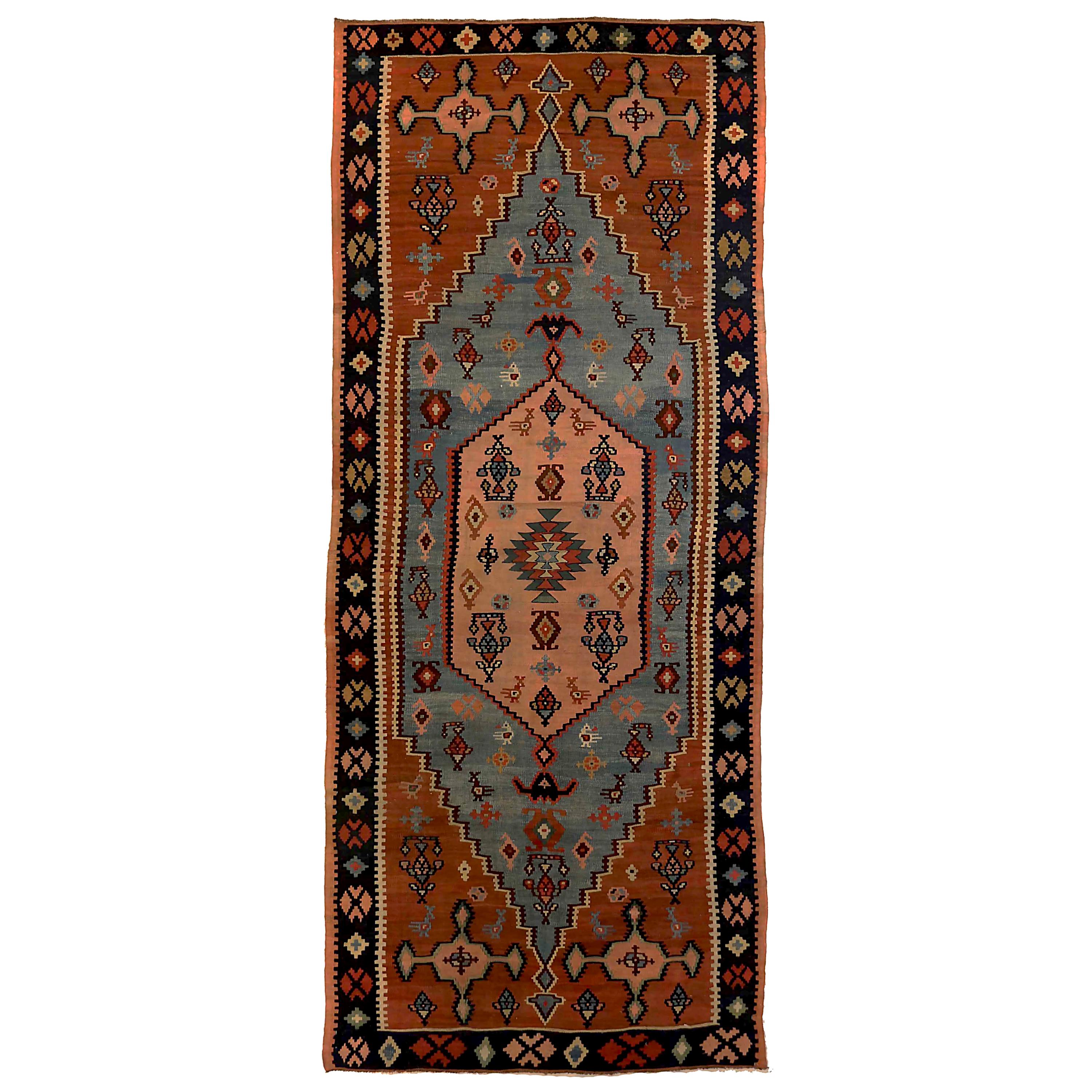 Antiker russischer Teppich im Kelim-Stil im Design im Angebot
