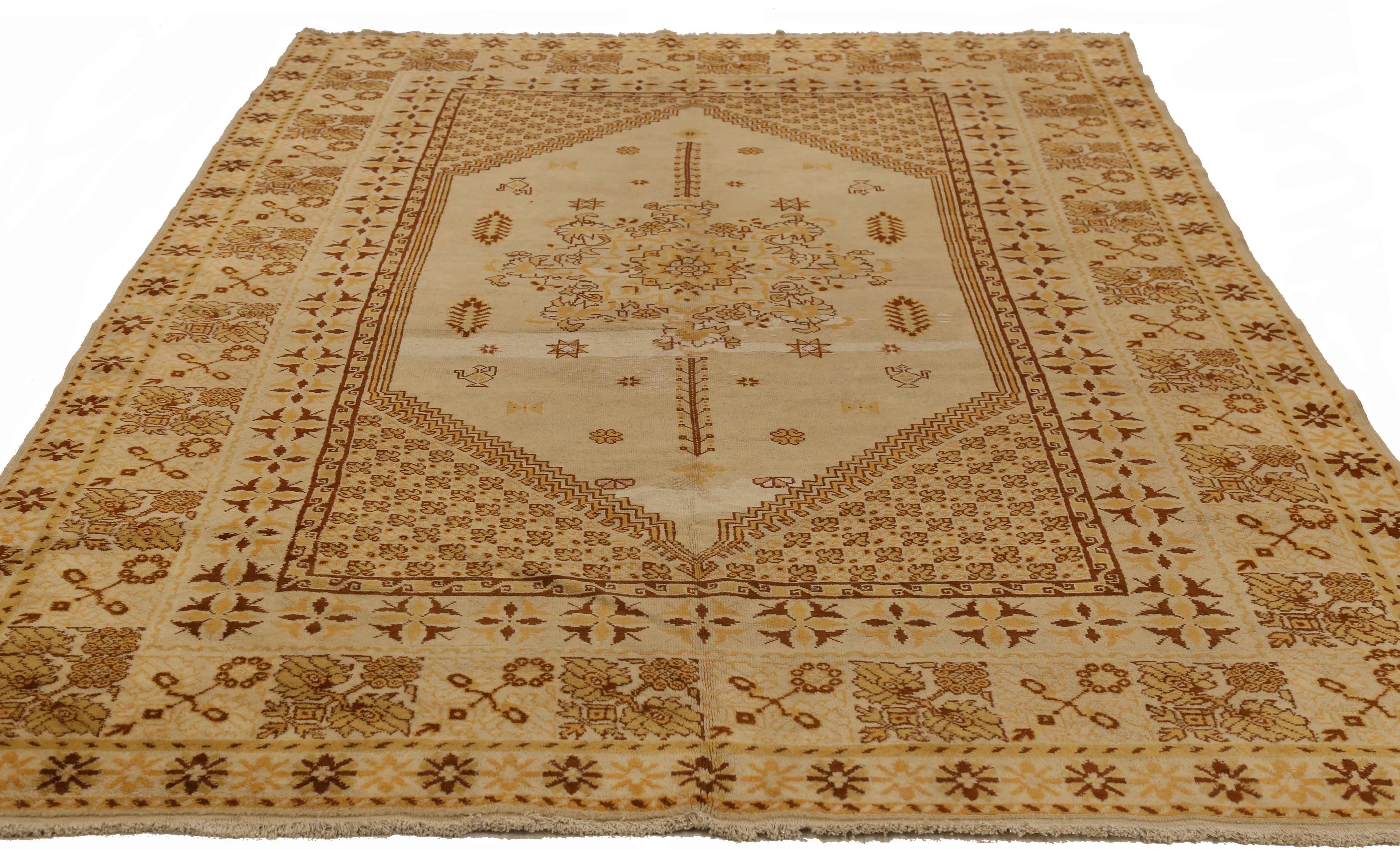 Antigua alfombra rusa tejida a mano con la mejor lana de oveja. Está coloreado con tintes vegetales totalmente naturales que son seguros para humanos y mascotas. Es un diseño tradicional de Samarcanda tejido a mano por expertos artesanos. Es una
