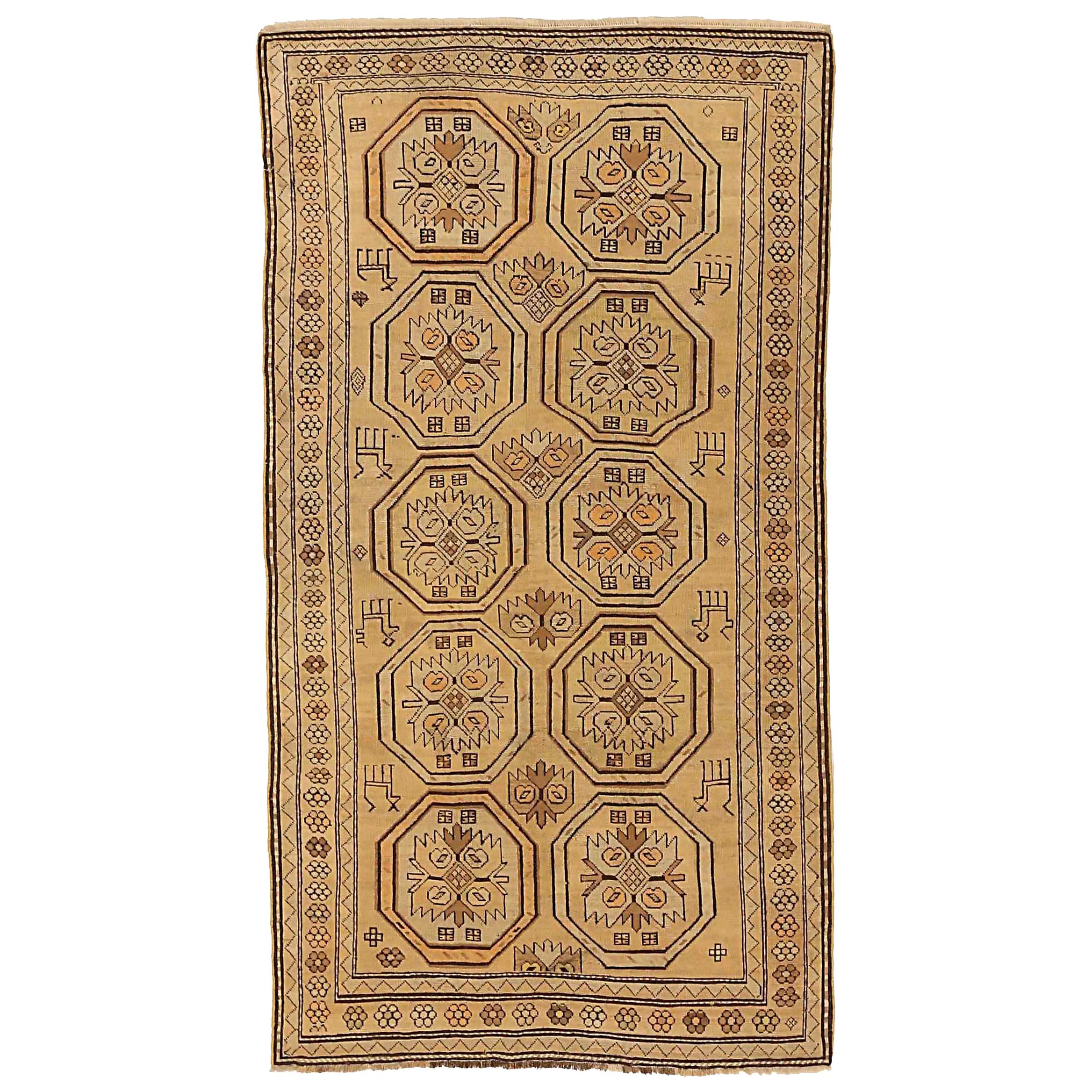 Antiker russischer Teppich im Schirwan-Design
