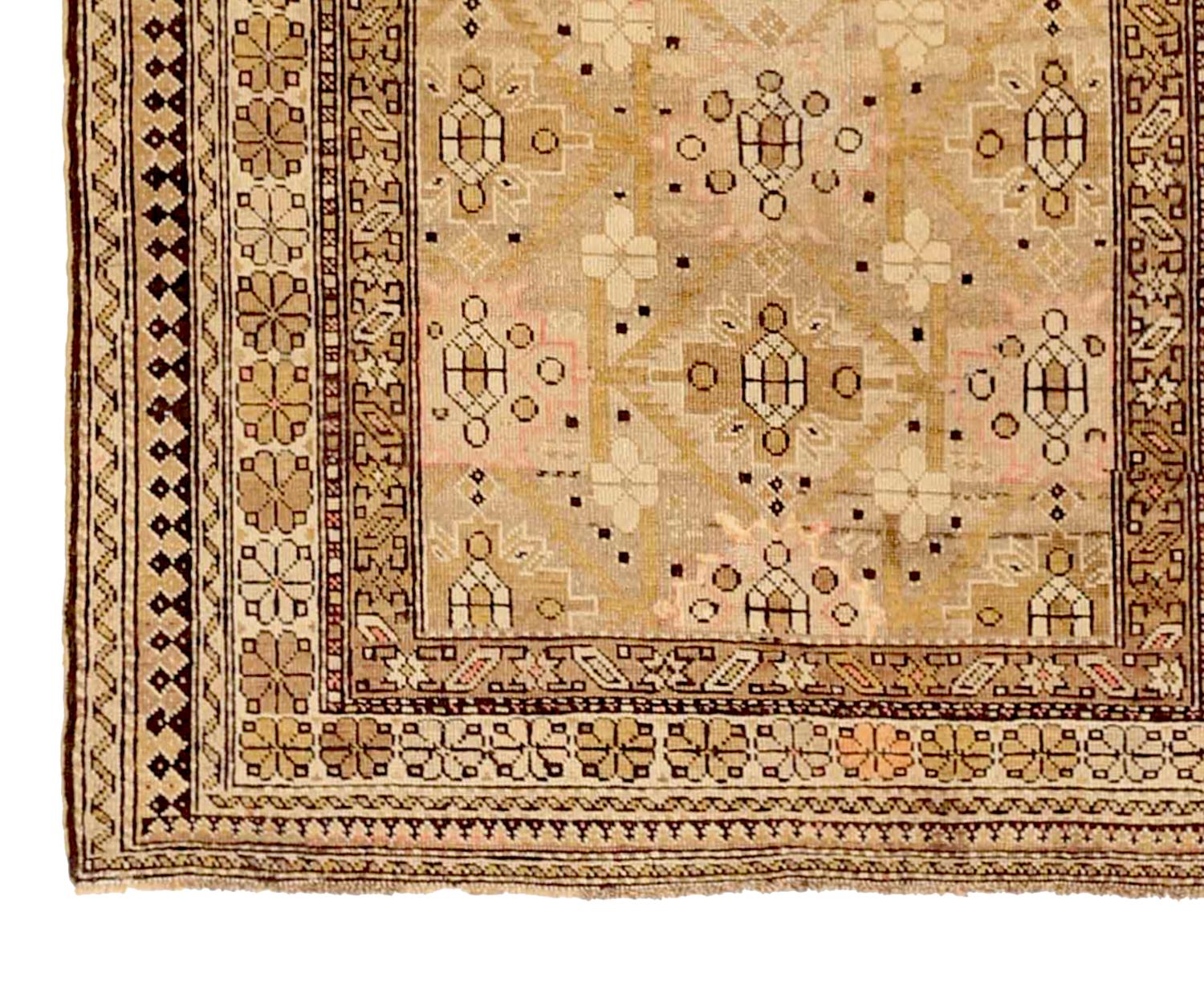Altro Tappeto antico russo Shirvan Design in vendita