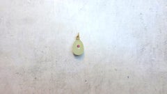 Antico ciondolo a forma di uovo in oro di Alfred Thielemann con Bowenite russa e rubino sfaccettato