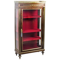 Antiker russischer Vitrinenschrank mit Messingintarsien im klassizistischen Stil:: 19