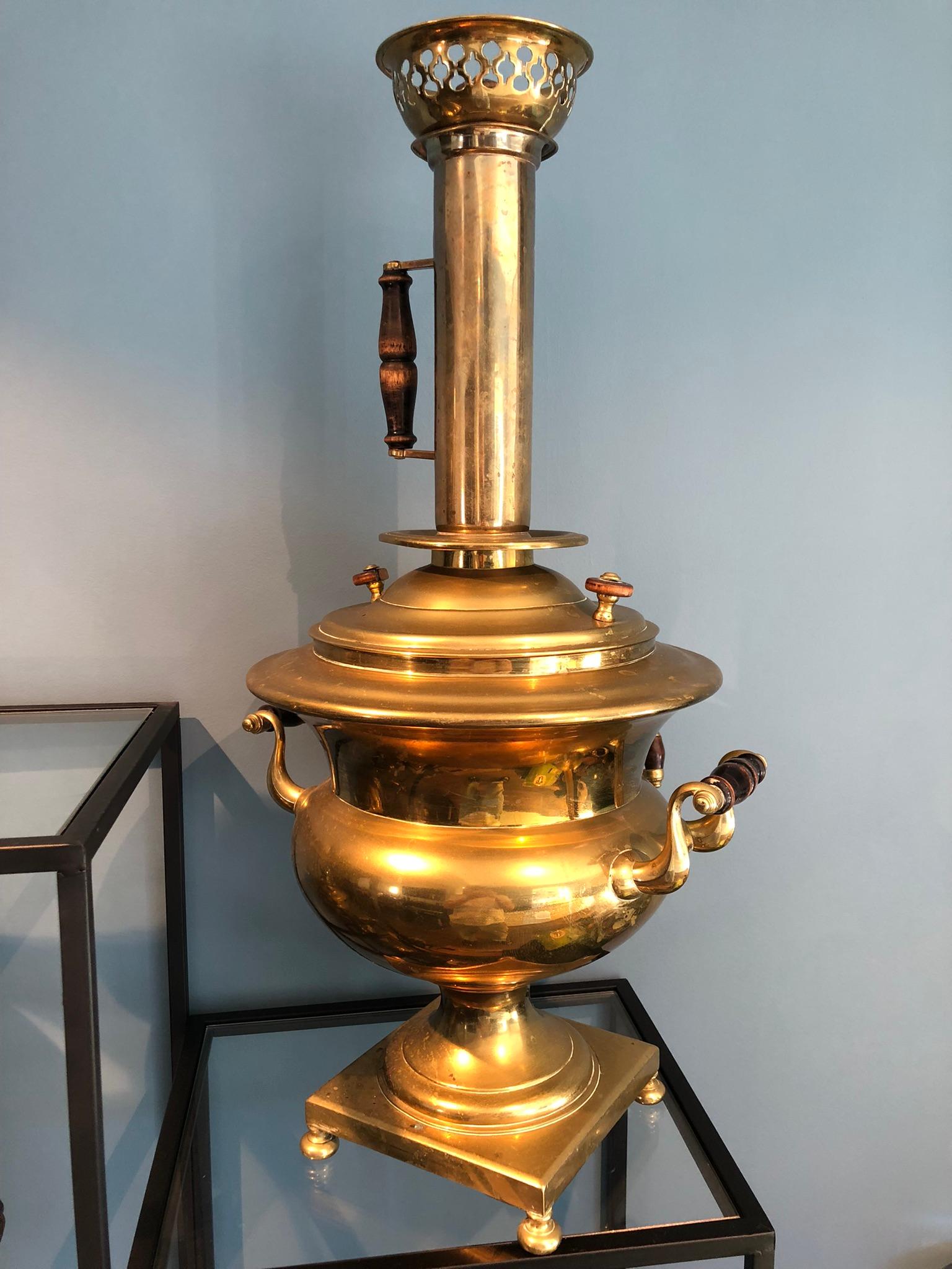 Antique Russian Brass Samovar 19th Century “Ivan Pushkov v Danilove” In Good Condition For Sale In Asker, 30