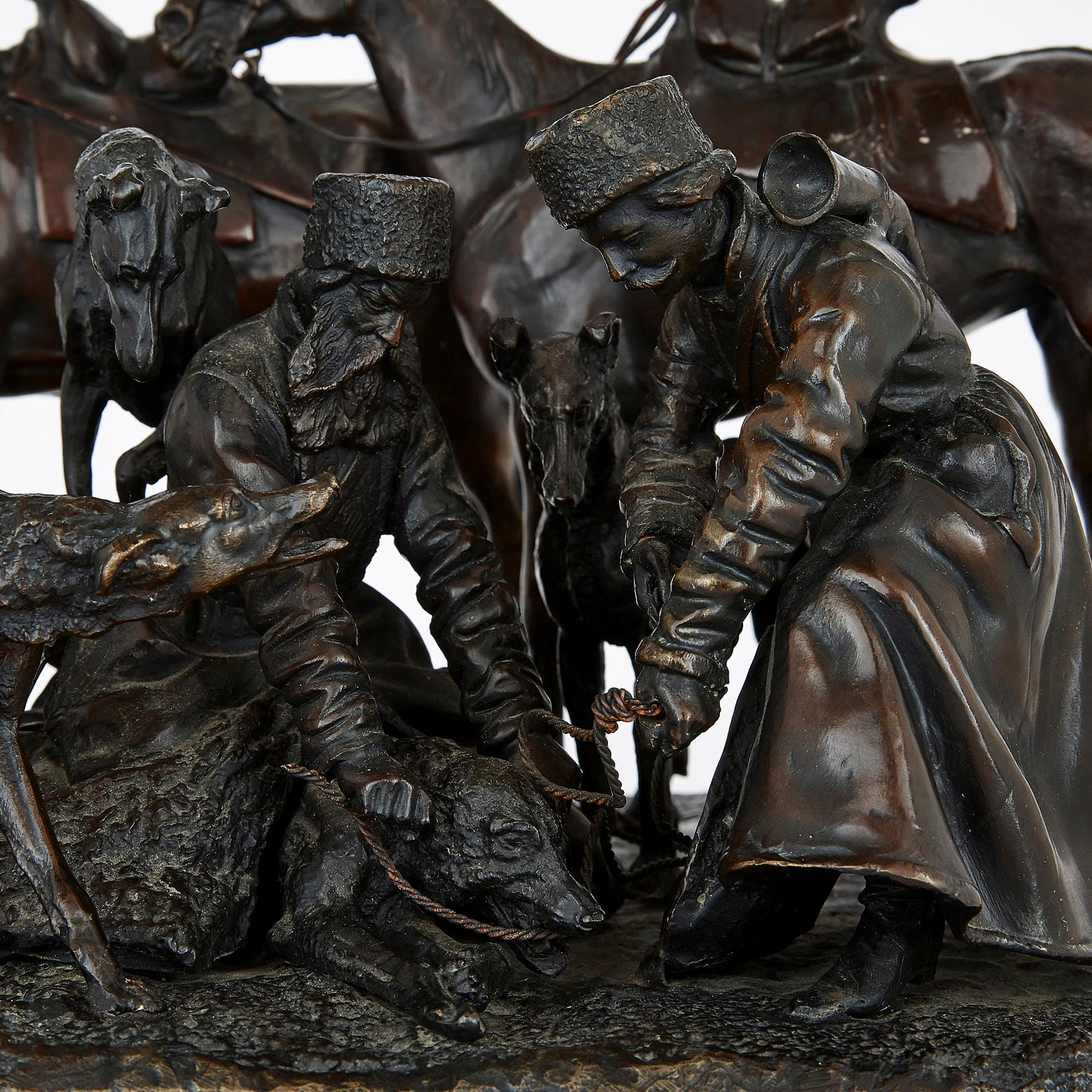 Antike russische Bronzegruppe von Kossack-Soldaten nach Lieberich (Patiniert) im Angebot