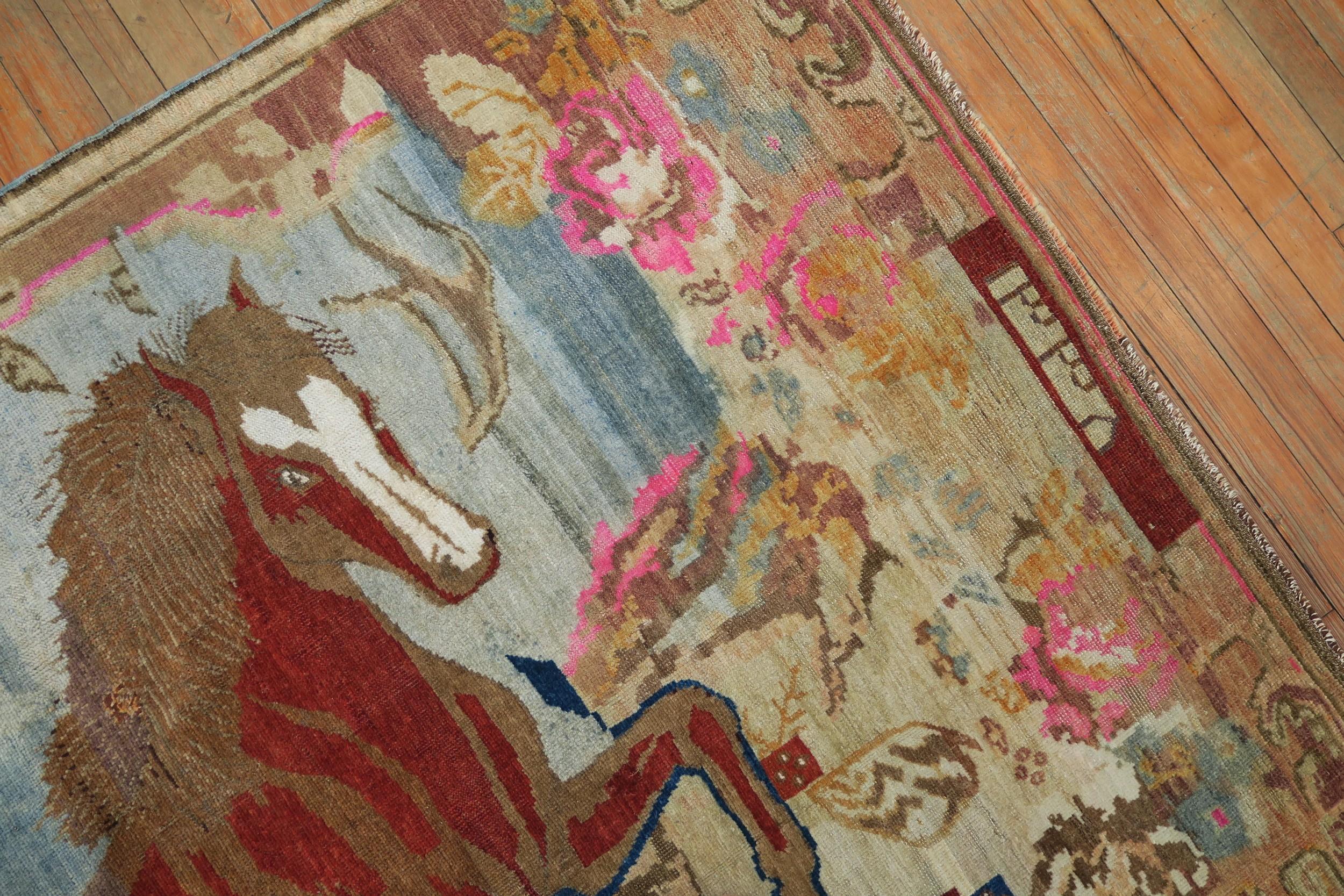 Tissé à la main Antique tapis décoratif russe en laine avec cheval marron du 20ème siècle en vente