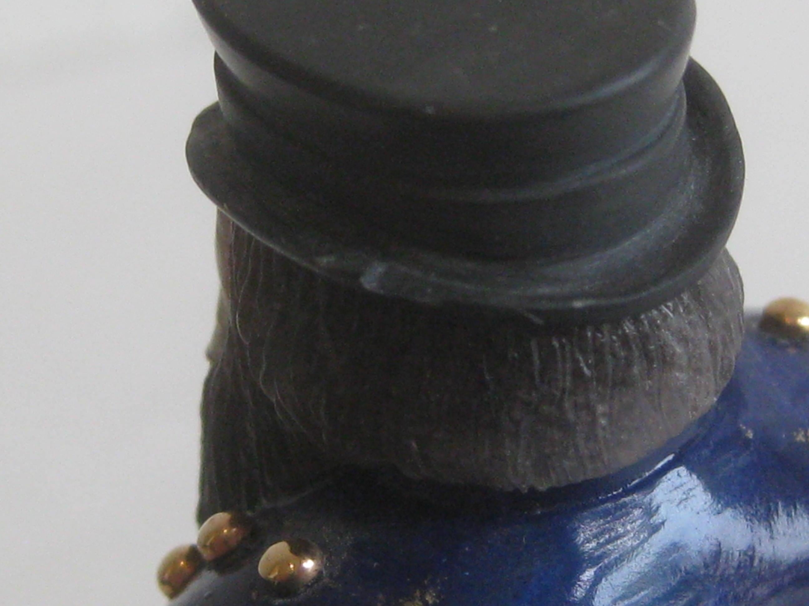 Russische geschnitzte Coachman-Figur aus 18 Karat Gold-Emaille und Lapis Lazuli, nach Fabergé im Angebot 2