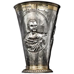Antico vaso da commemorazione russo