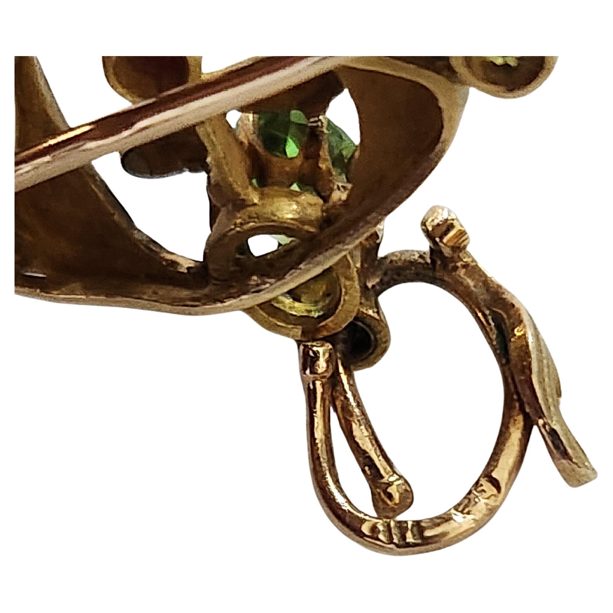 Pendentif en or, démantoïde et rubis, ancienne Russie Bon état - En vente à Cairo, EG