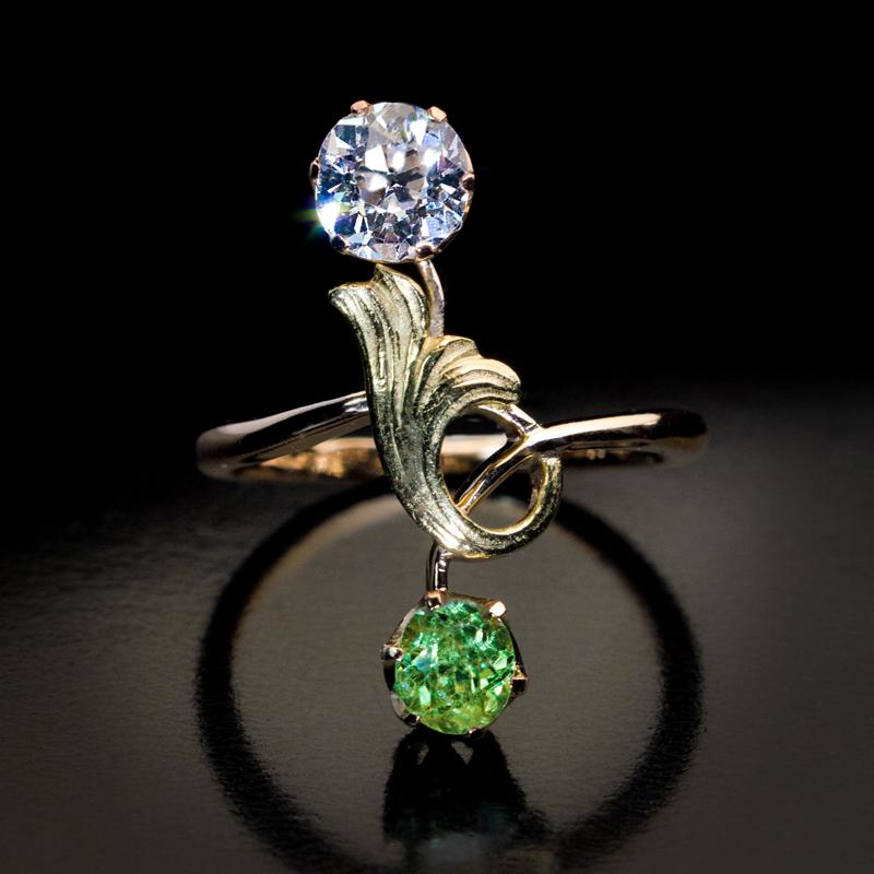 Antique Russian Demantoid Diamond Art Nouveau Ring In Excellent Condition In Chicago, IL