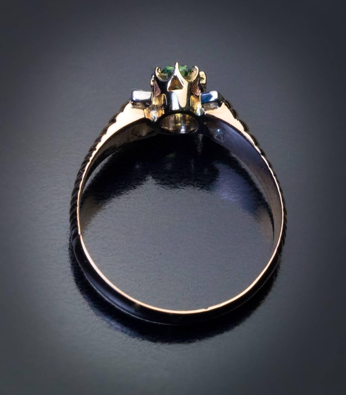 Victorian Antique Russian Demantoid Diamond Gold Ribbed Ring