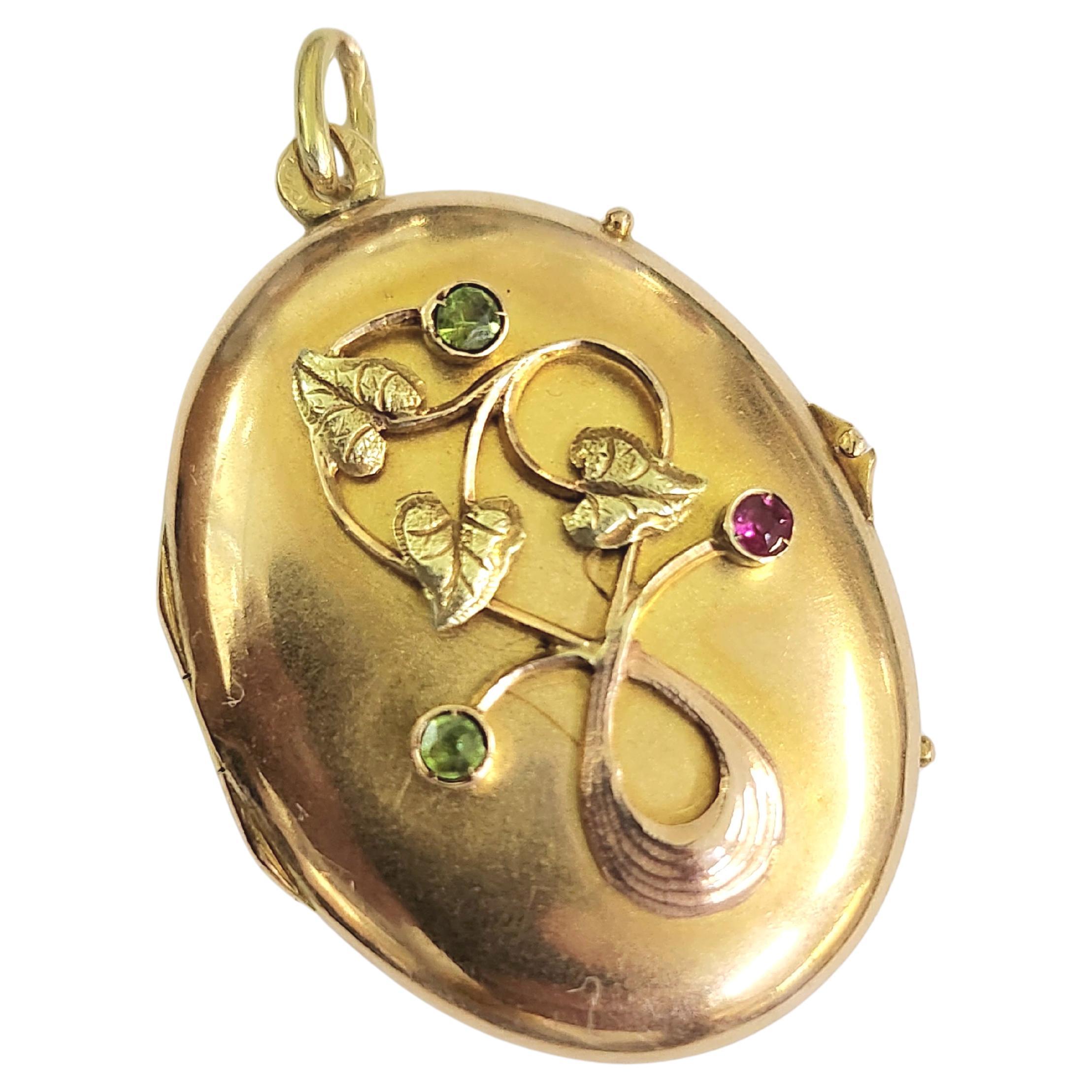 Pendentif en or Demantoied russe antique