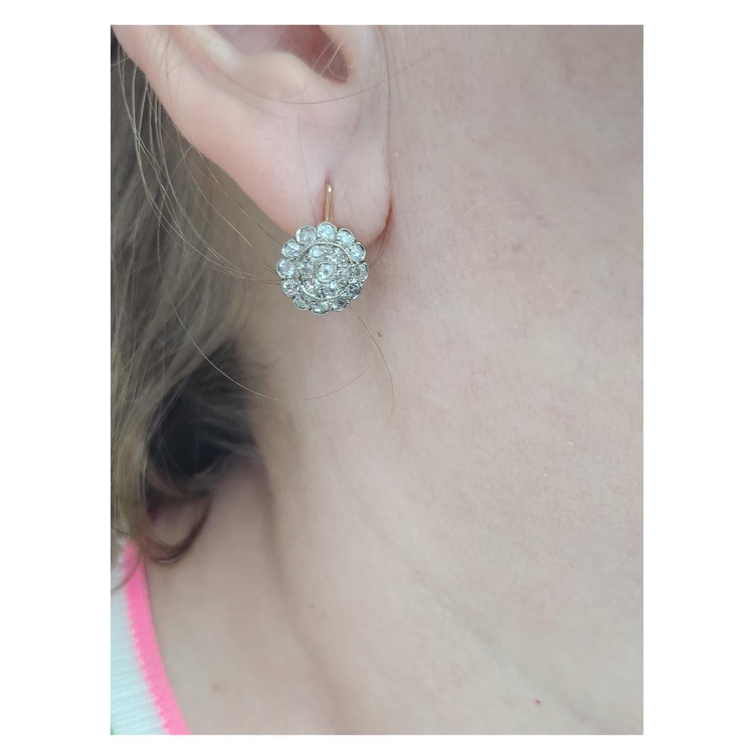 Pendientes de oro con diamantes rusos antiguos en Bueno estado para la venta en Cairo, EG