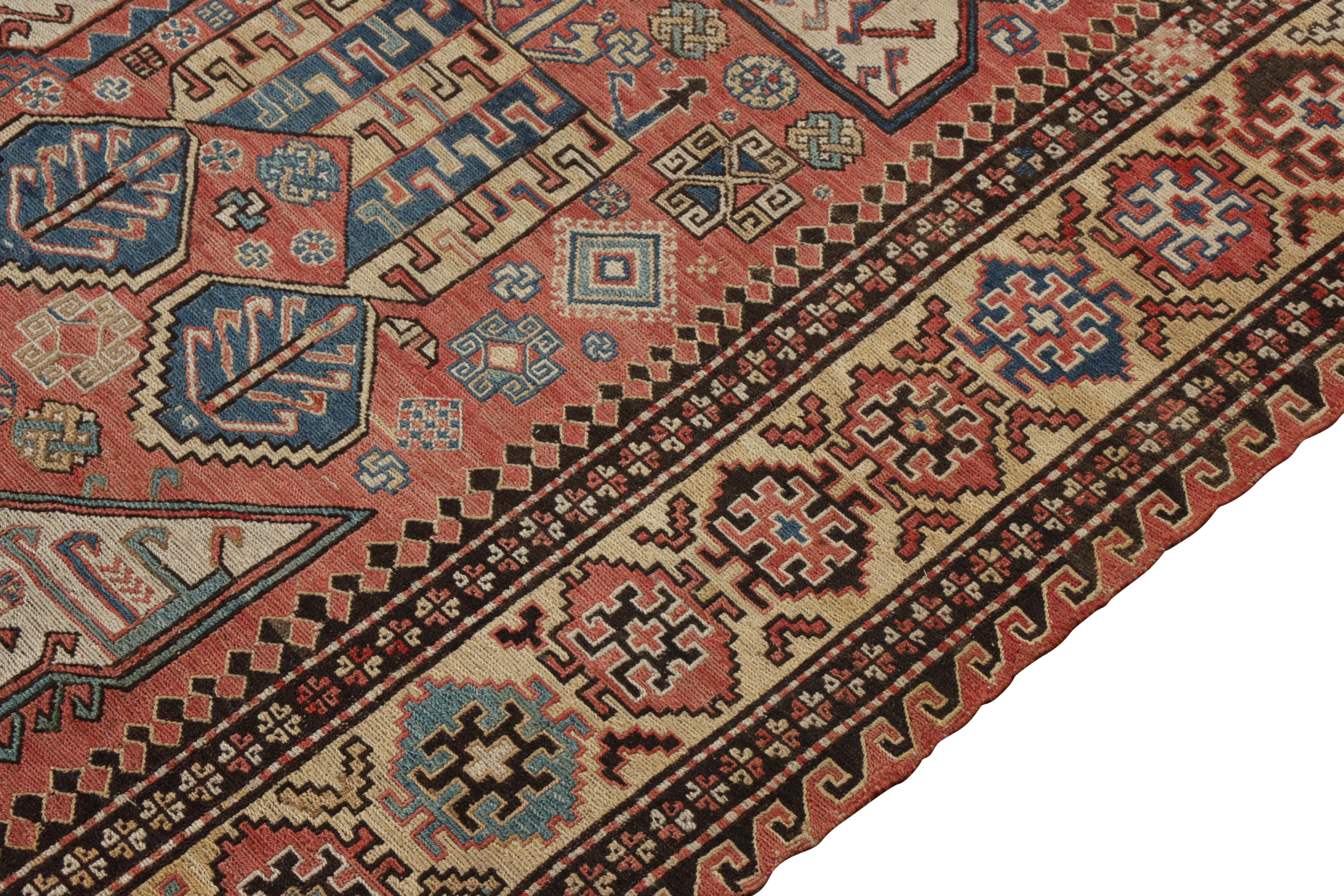 Antiker antiker russischer Drachen-Stammesteppich in Rot-Braun-Geometrisch von Teppich & Kelim (Handgeknüpft) im Angebot