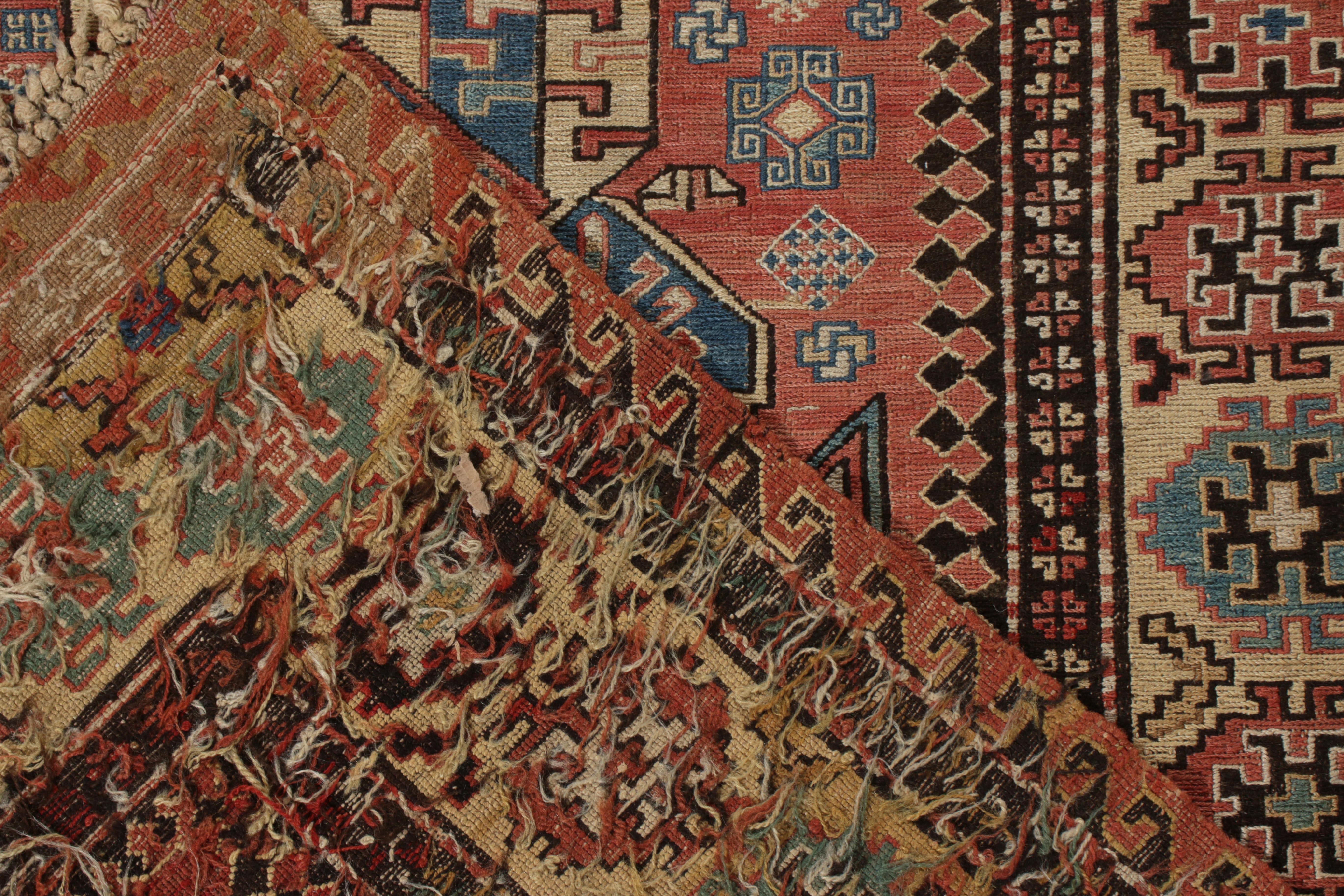 Antiker antiker russischer Drachen-Stammesteppich in Rot-Braun-Geometrisch von Teppich & Kelim (Frühes 20. Jahrhundert) im Angebot