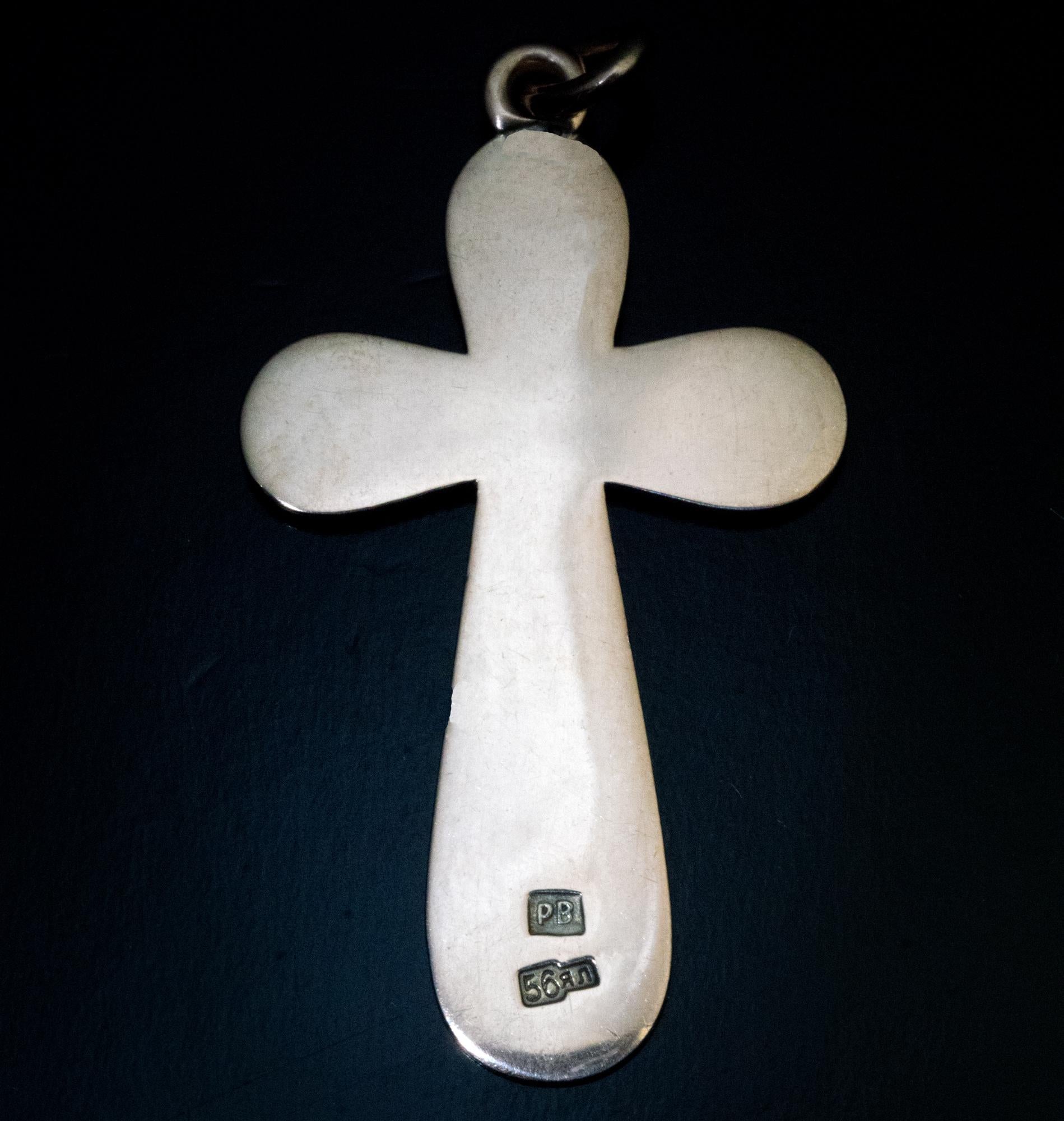 Pendentif russe ancien en forme de croix en or gravé Pour femmes en vente
