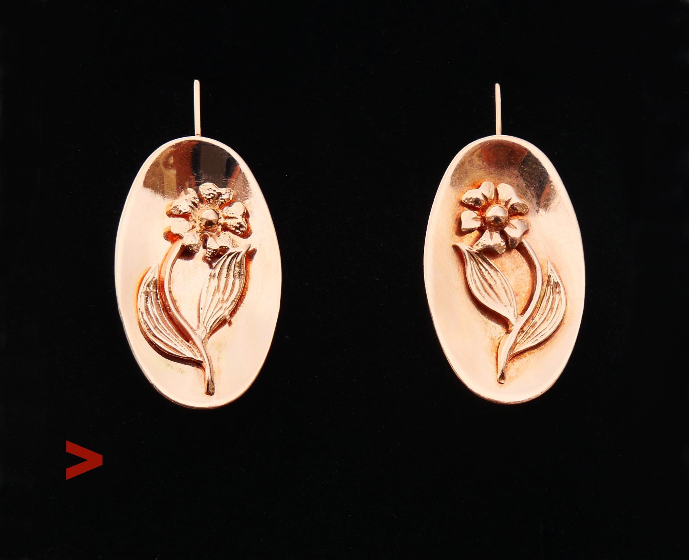 

Este par es sin duda de fabricación rusa, pero la ausencia de sellos de época y del fabricante hace que sea difícil decir el año exacto de creación. Después de la Revolución Rusa de 1917, durante algunos años ya no se nombraron ensayadores y aún