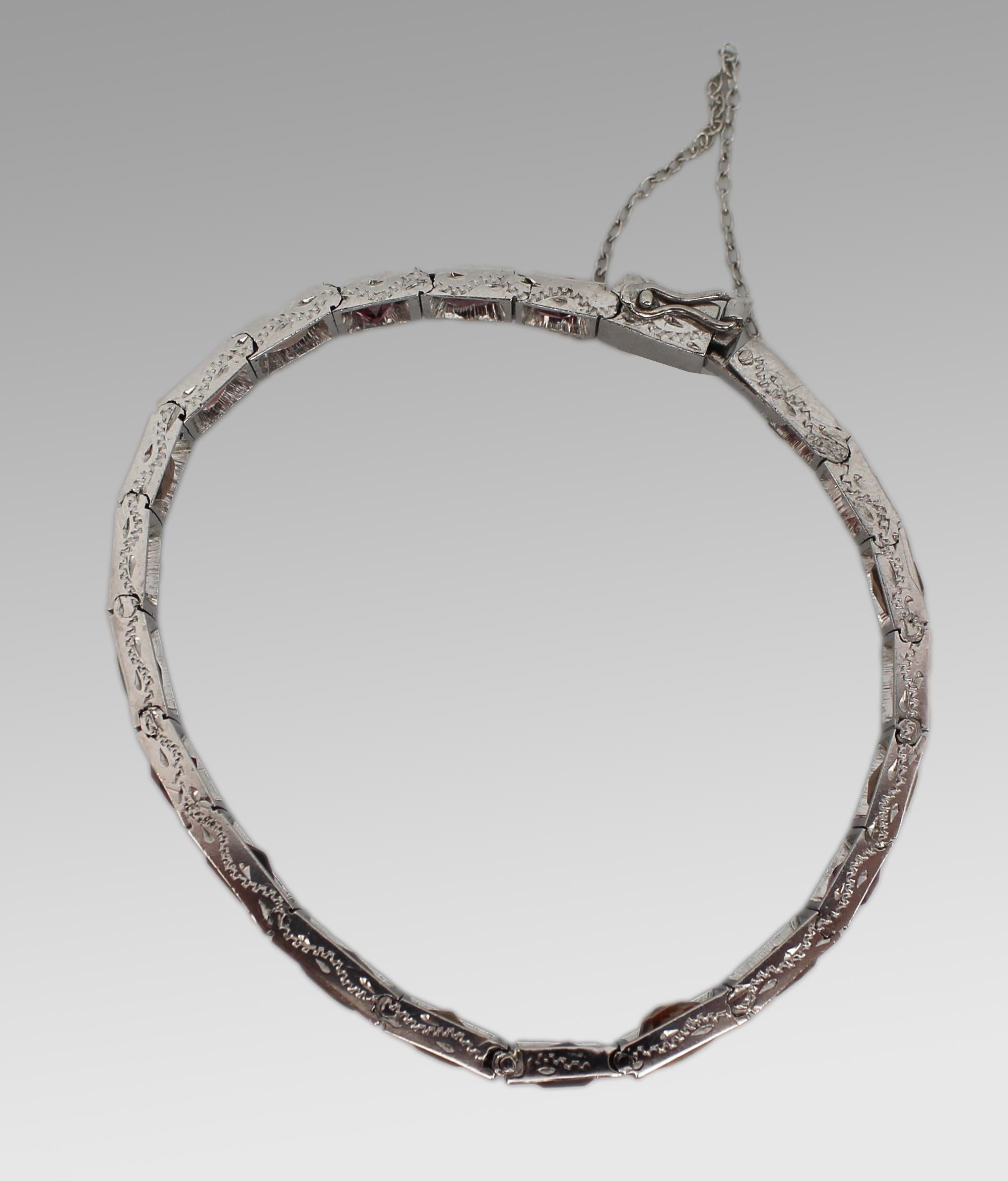 Pulsera rusa antigua de plata grabada con granate y turmalina en Bueno estado para la venta en Worcester, GB