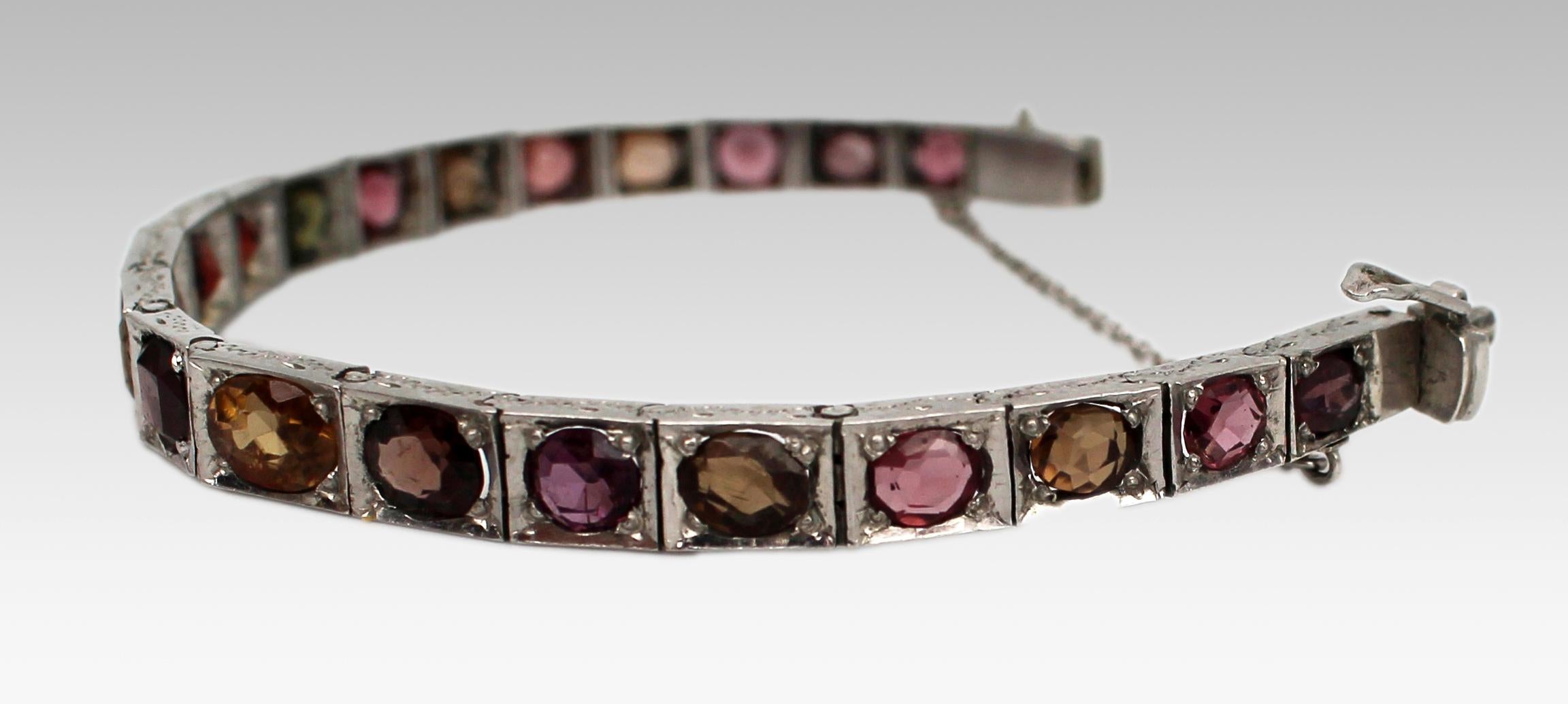 Pulsera rusa antigua de plata grabada con granate y turmalina Plata esterlina en venta