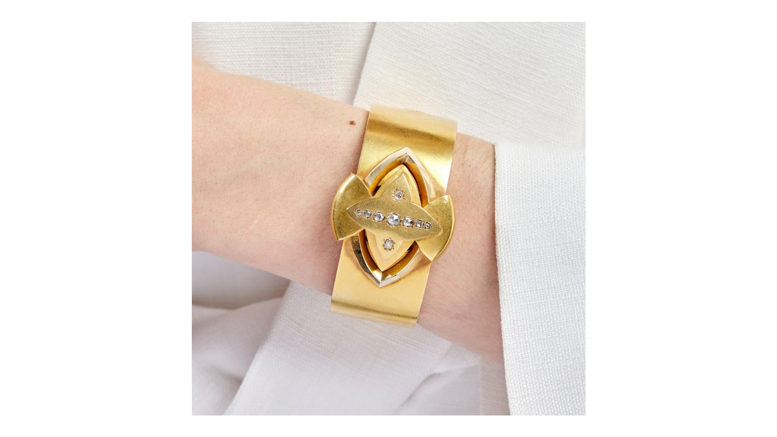Bracelet jonc russe ancien en or et diamants avec compartiment secret des années 1890 Excellent état à Firenze, IT