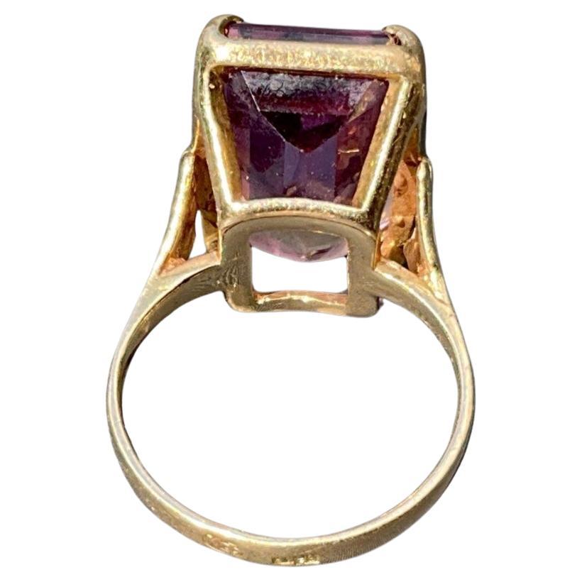Anillo Ruso Antiguo de Oro y Turmalina Rosa Corte esmeralda